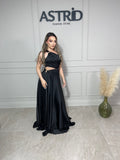 Rochie Wendy lungă din satin pe un umăr decupaj talie și accesoriu auriu
