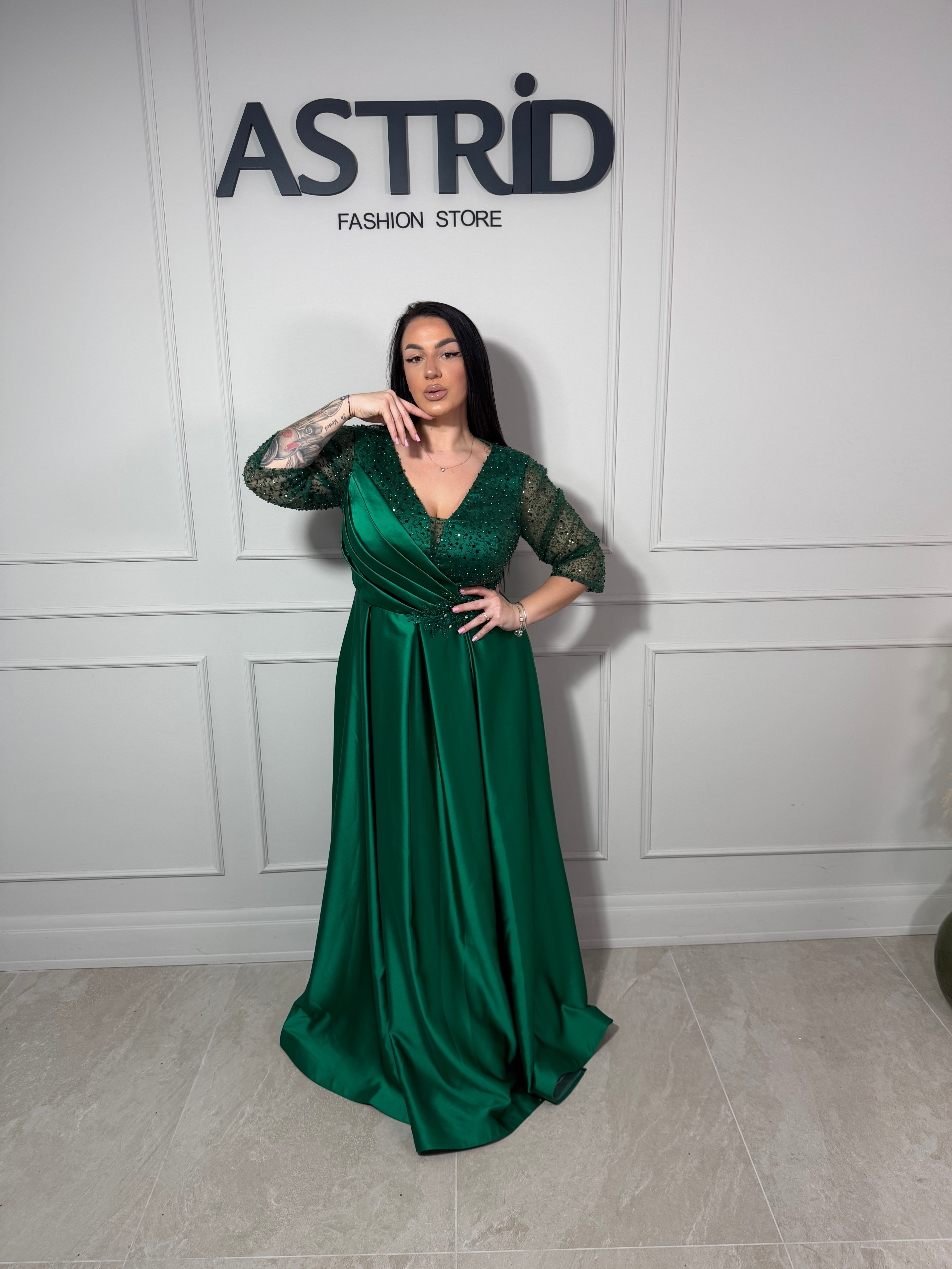 Rochie Helga lungă din satin aplicații paiete și mânecă 3/4