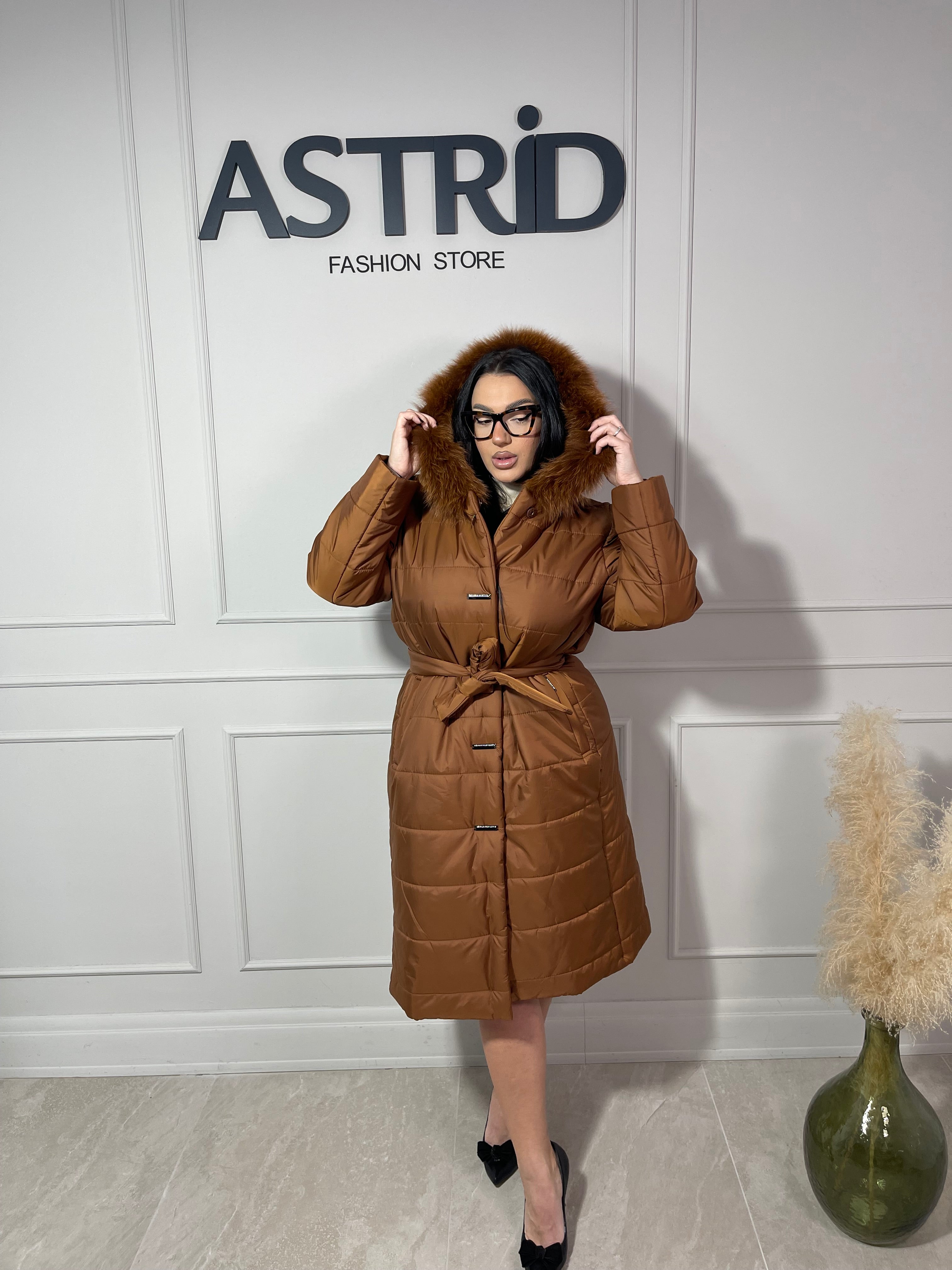 Geaca Zoe pungă maro cu glugă și cordon în talie