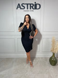 Rochie Anabela midi neagră mânecă scurtă și accesoriu pietre talie