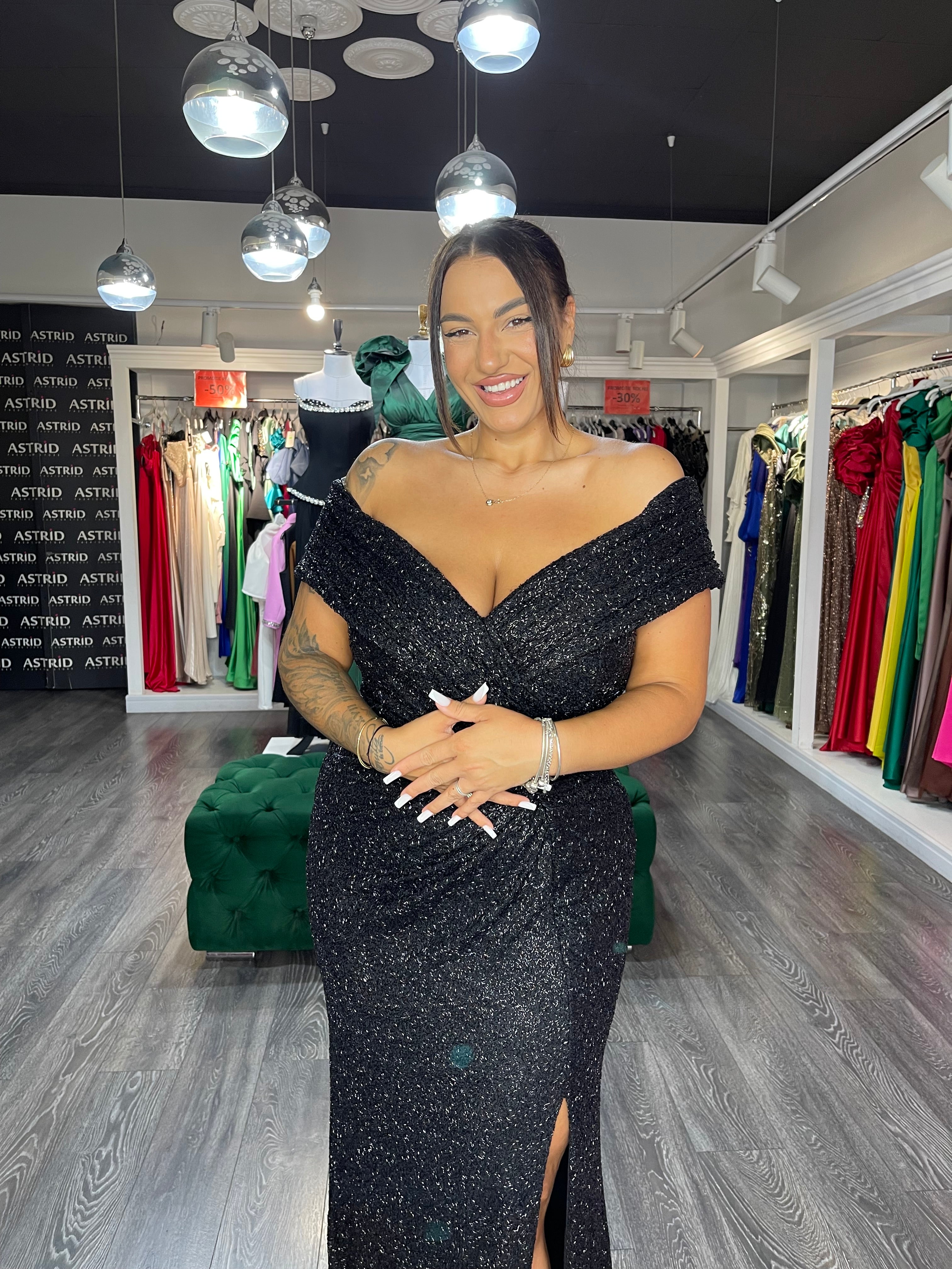 Rochie Melanie lungă decolteu tip bărcuță și aplicații mărgeluțe mici