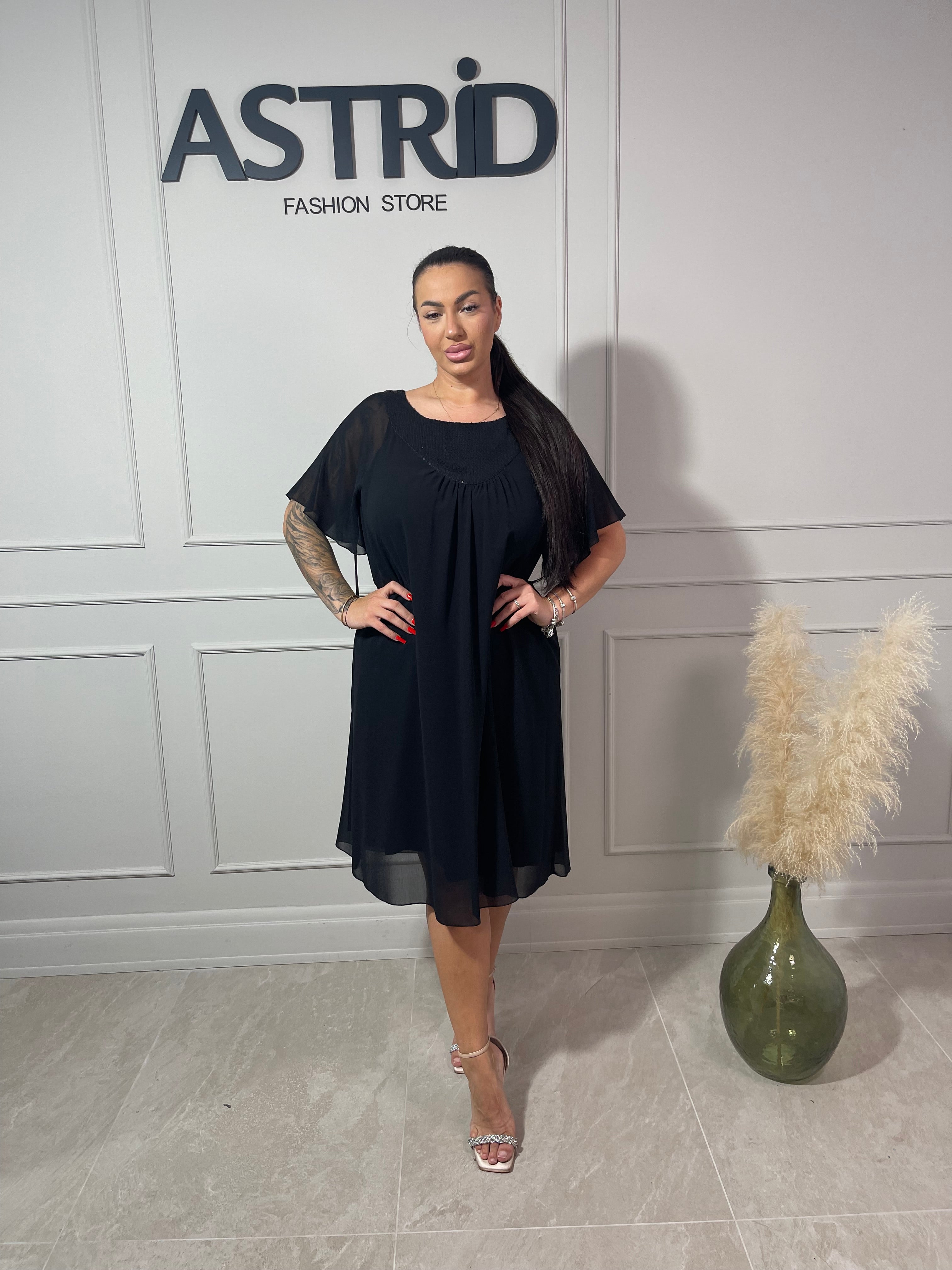Rochie Yolanda midi neagră mânecă scurtă din voal și paiete la gat