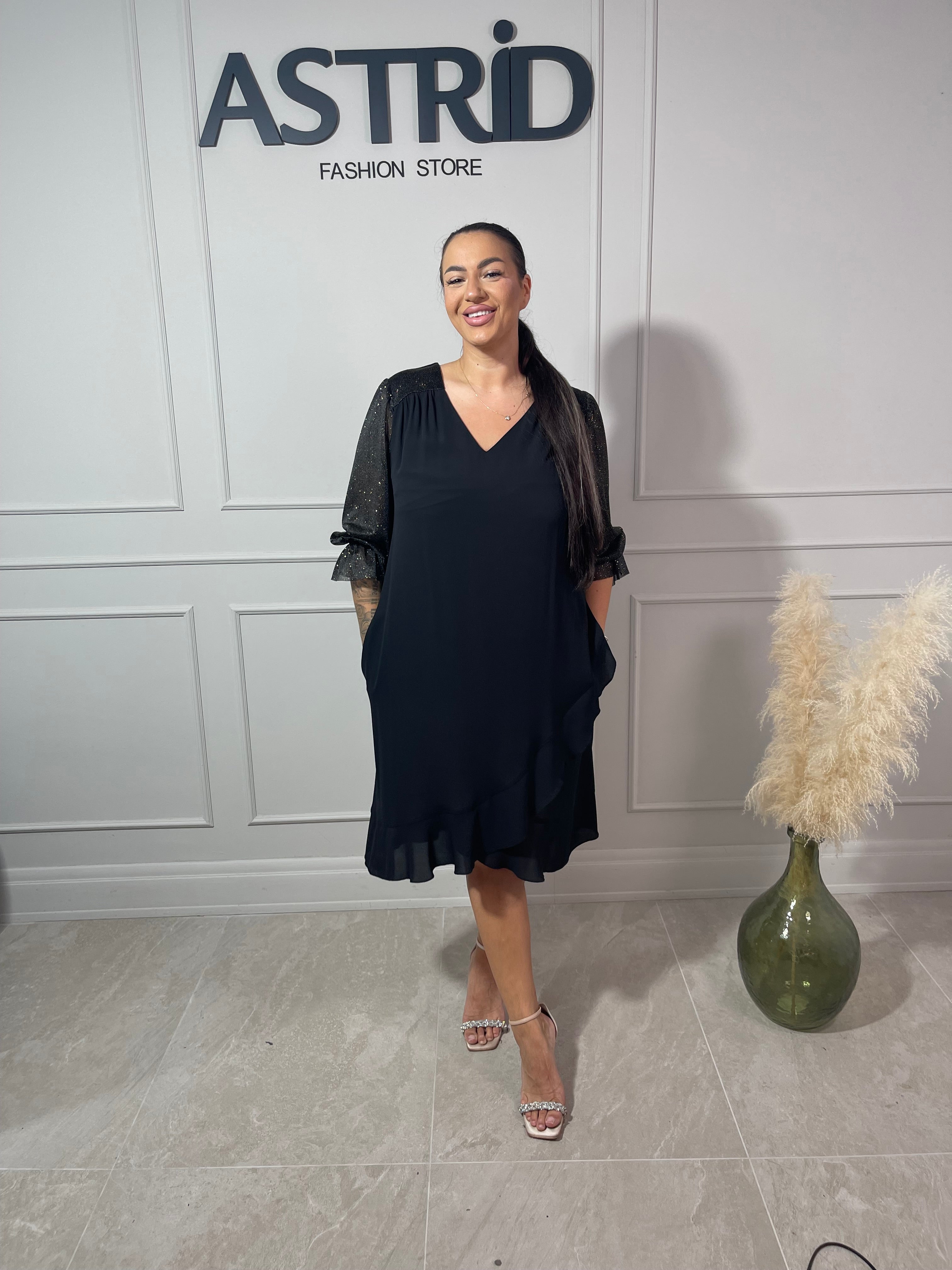 Rochie Olivia midi neagră mânecă 3/4 cu inserții sclipici