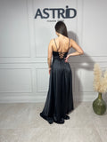 Rochie Cecilia lungă din satin bretele subțiri și crăpătură pe picior