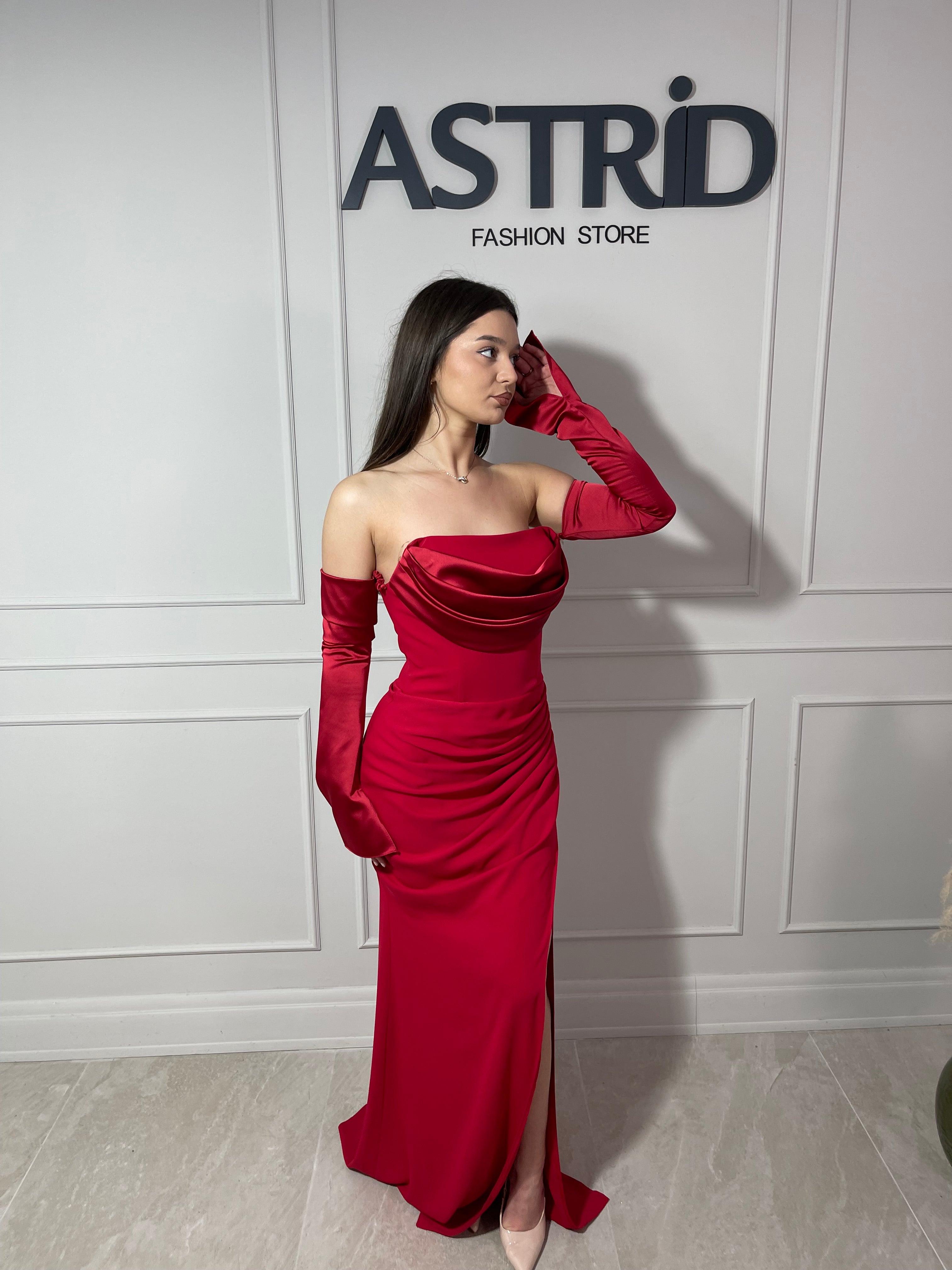 Rochie Evelinn lungă cu falduri în talie și mânecă lungă