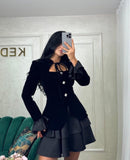 Rochie Brie scurtă cu volanase și nasturi la bust