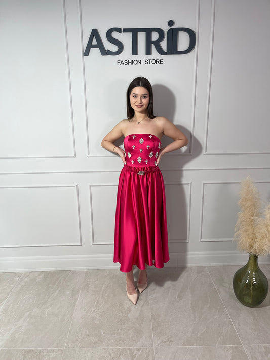 Rochie Pria midi în cloș aplicații pietre și curea în talie