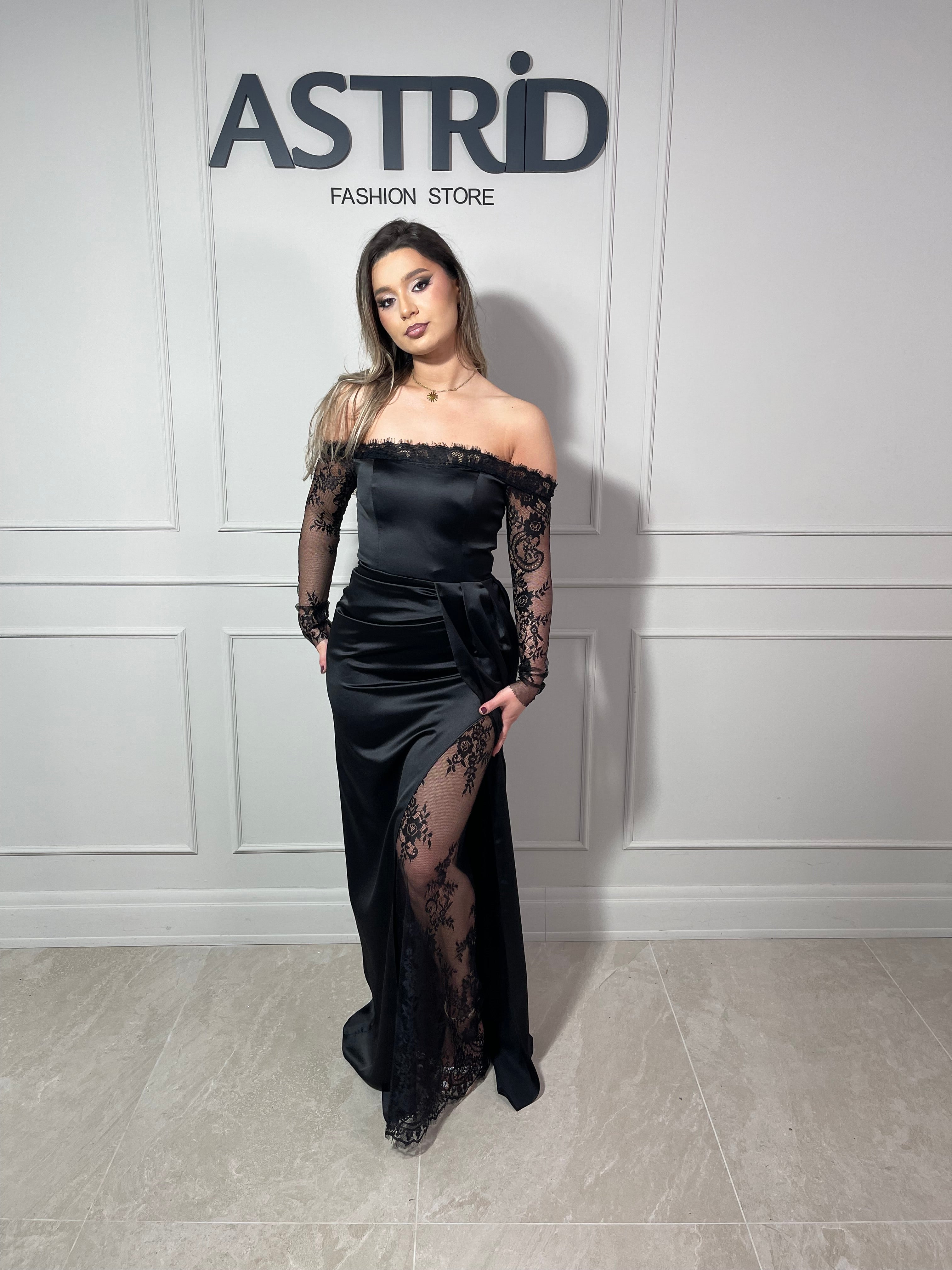 Rochie Cielo lungă umeri căzuți și mâneci din dantelă