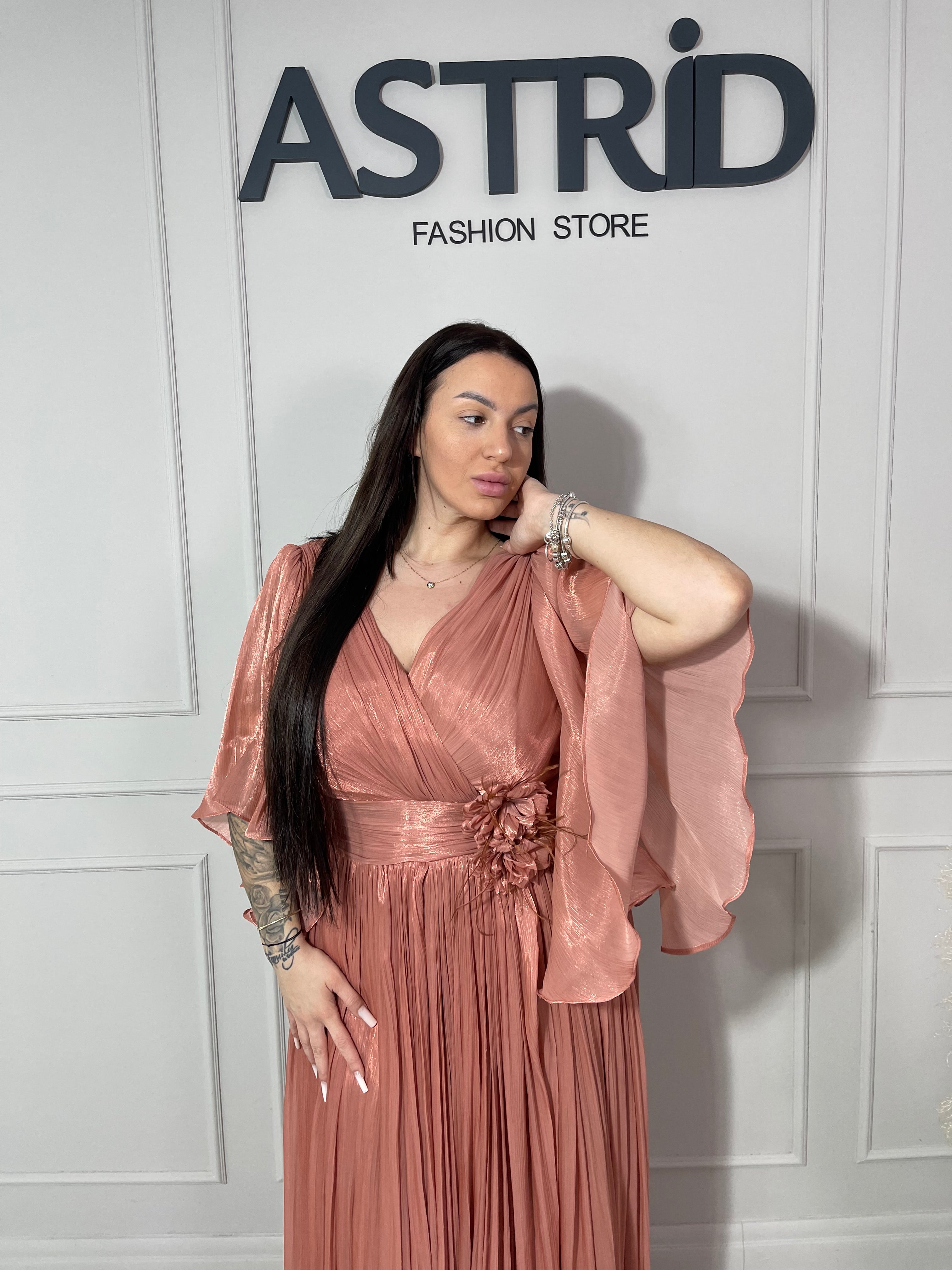 Rochie Sofia lungă mânecă clopot și accesoriu floare la talie