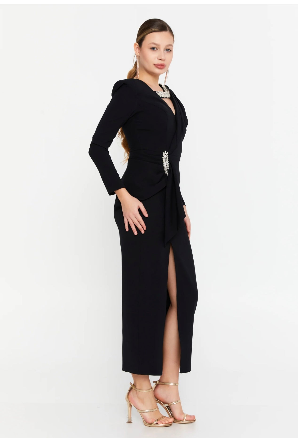 Rochie Faith fucsia mânecă lungă pietre la gât și falduri în talie