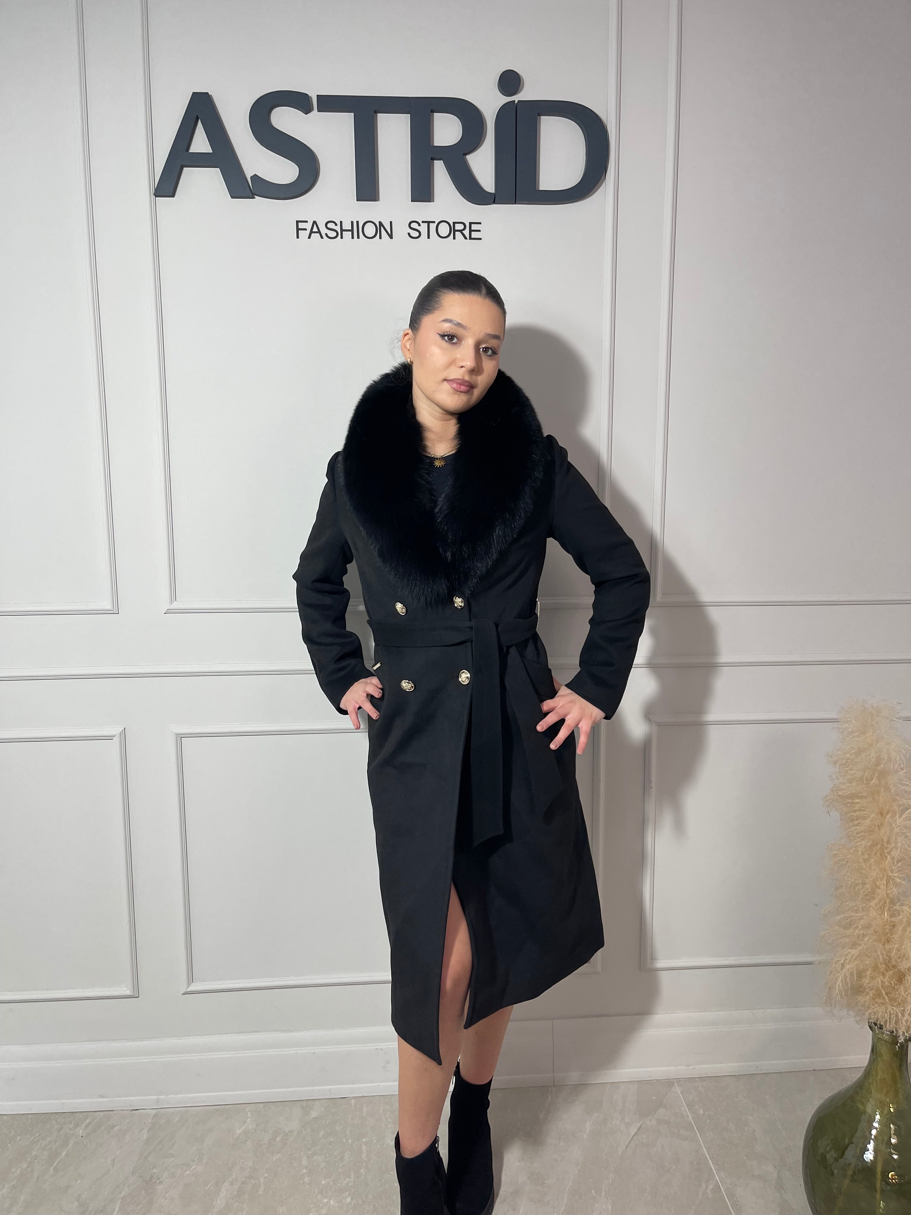 Palton Admena din cașmir blană naturală și nasturi aurii