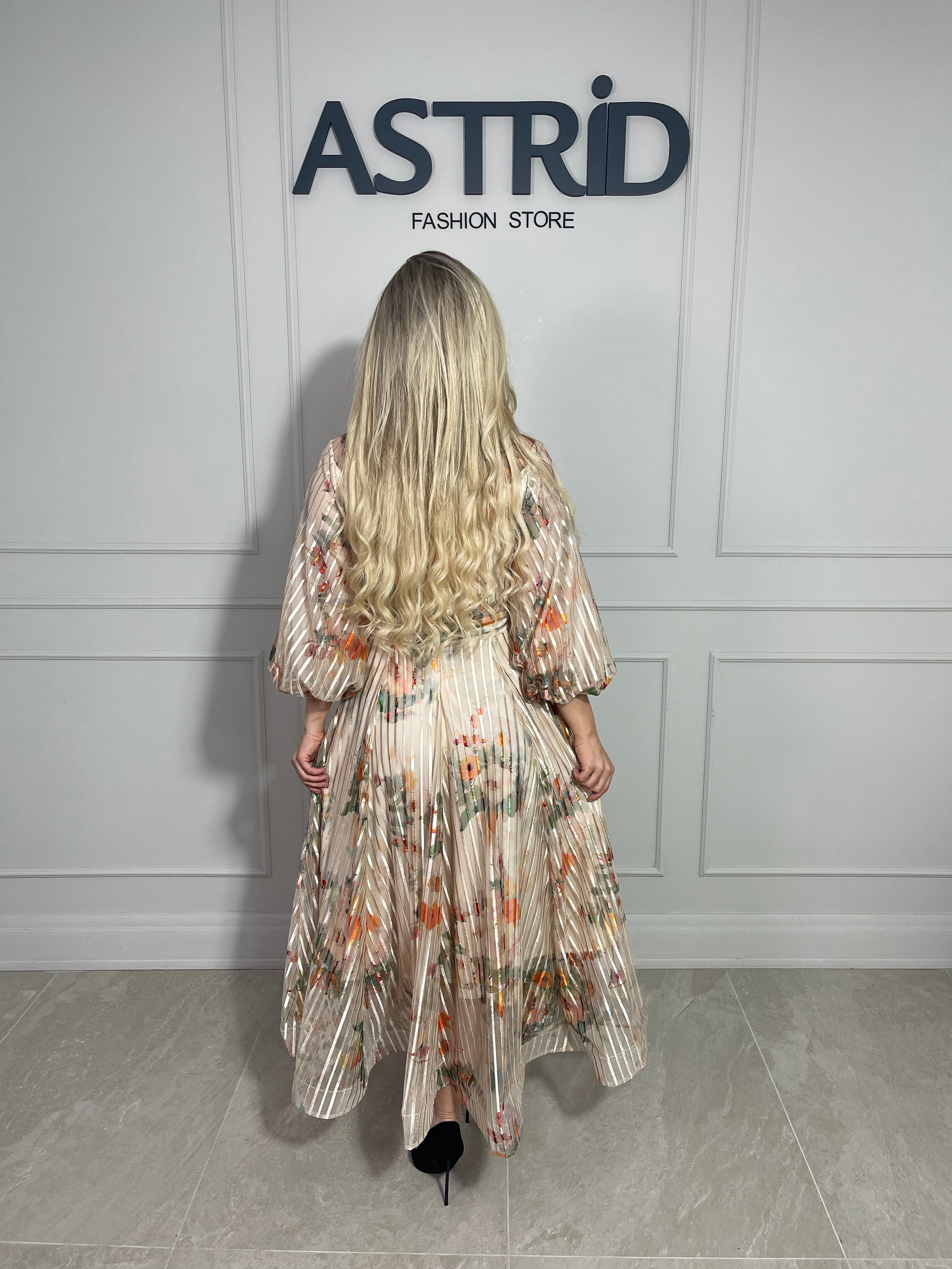 Rochie Florence midi in clos cu nasturi tip bijuterie si imprimeu floral