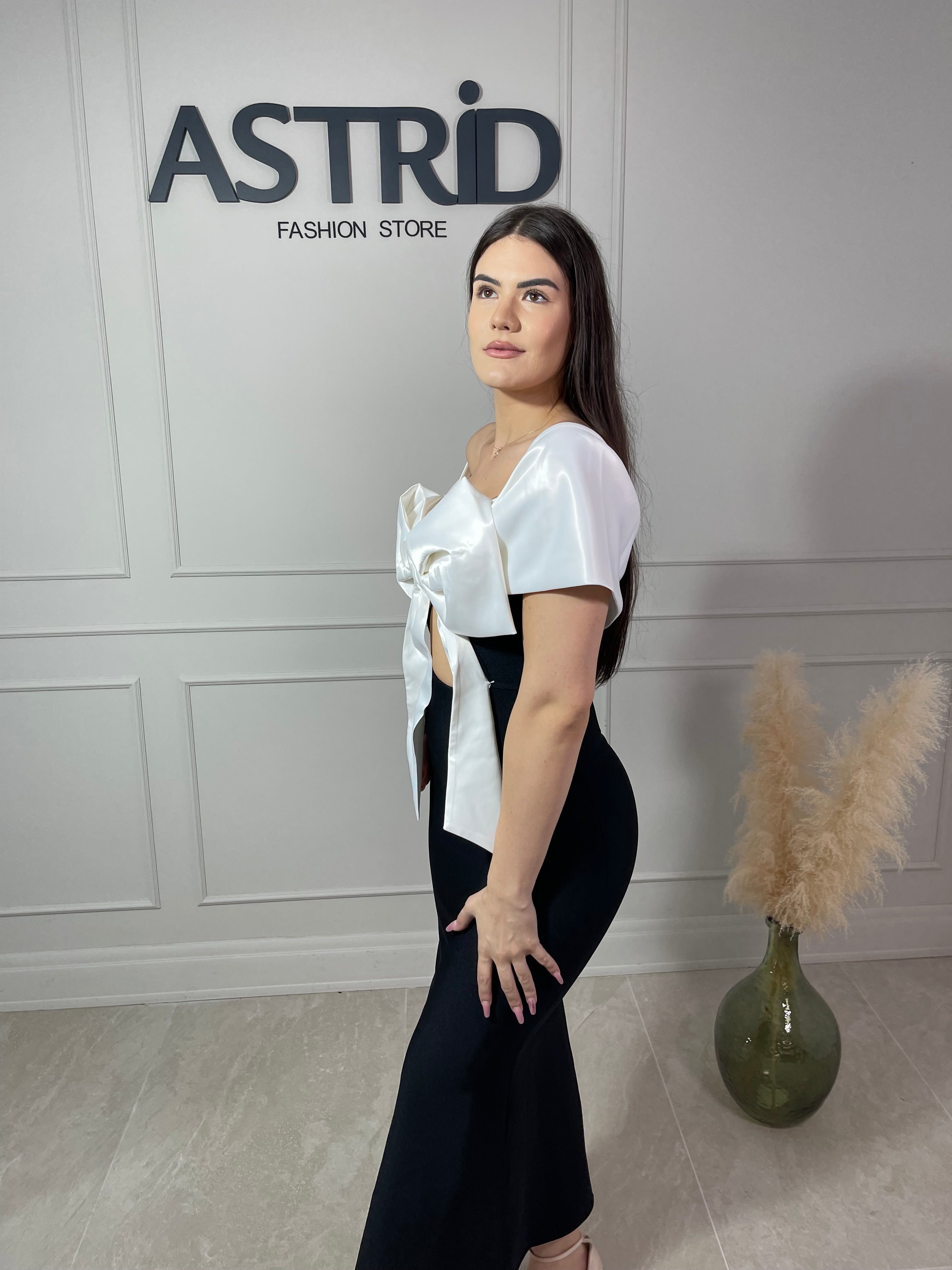 Rochie Kleo tip bandaj funda albă la piept decupaj în față