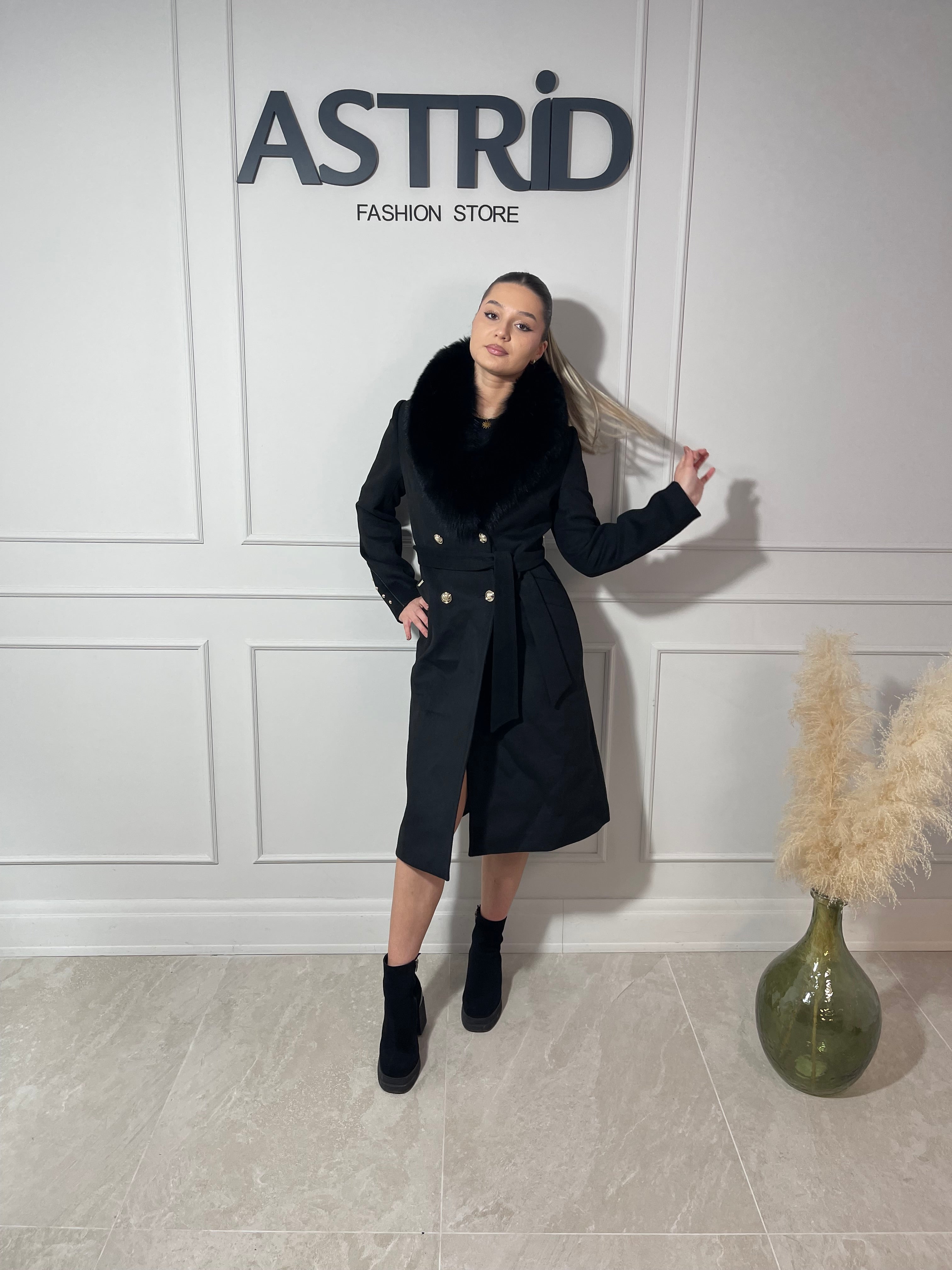 Palton Admena din cașmir blană naturală și nasturi aurii