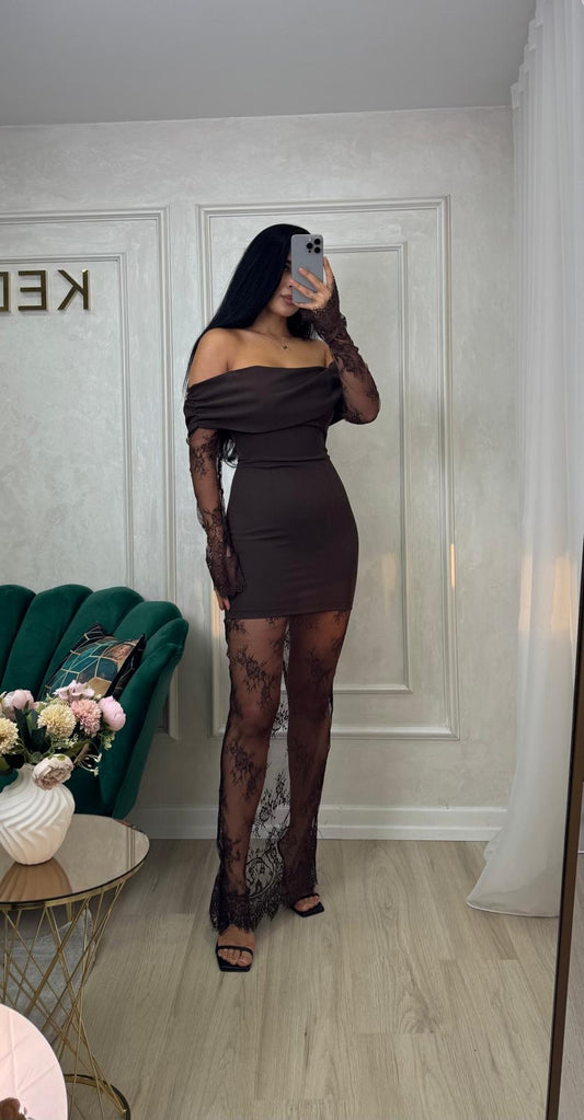 Rochie Carolina cu dantelă la mâneci și în partea de jos umeri căzuți