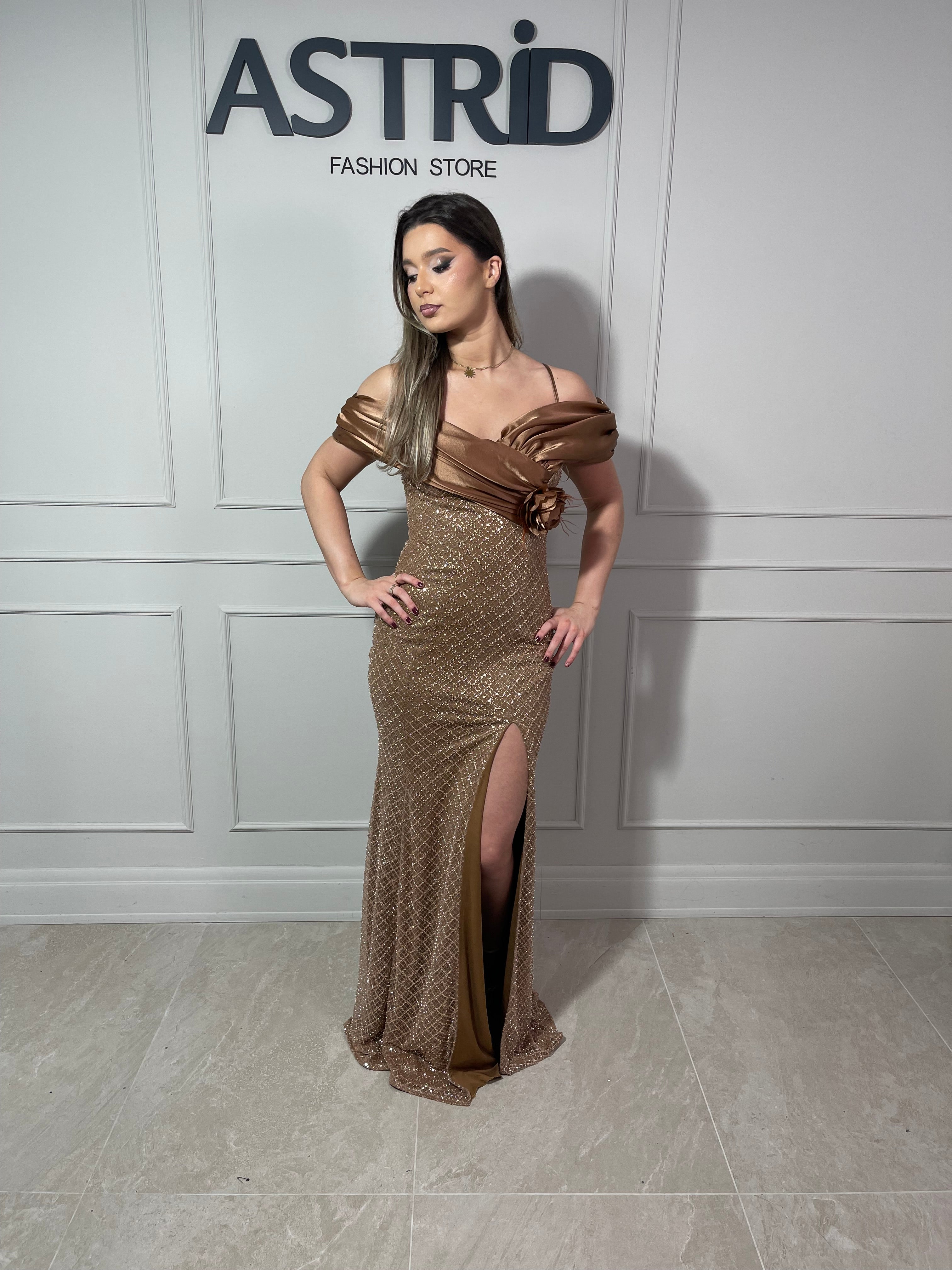 Rochie Beth lungă umeri căzuți aplicații paiete