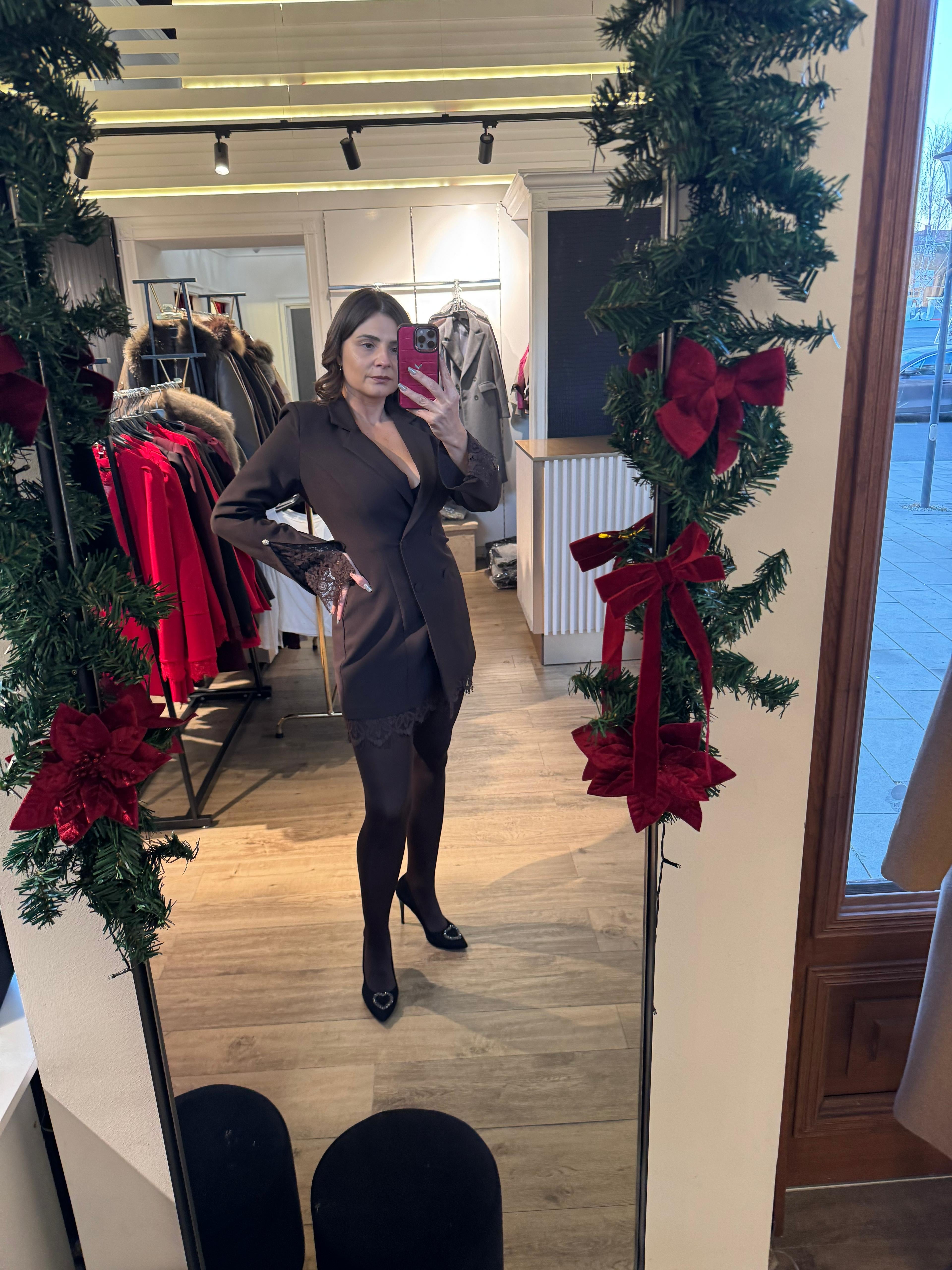 Rochie Laila tip saco cu dantelă la mânecă și în partea de jos