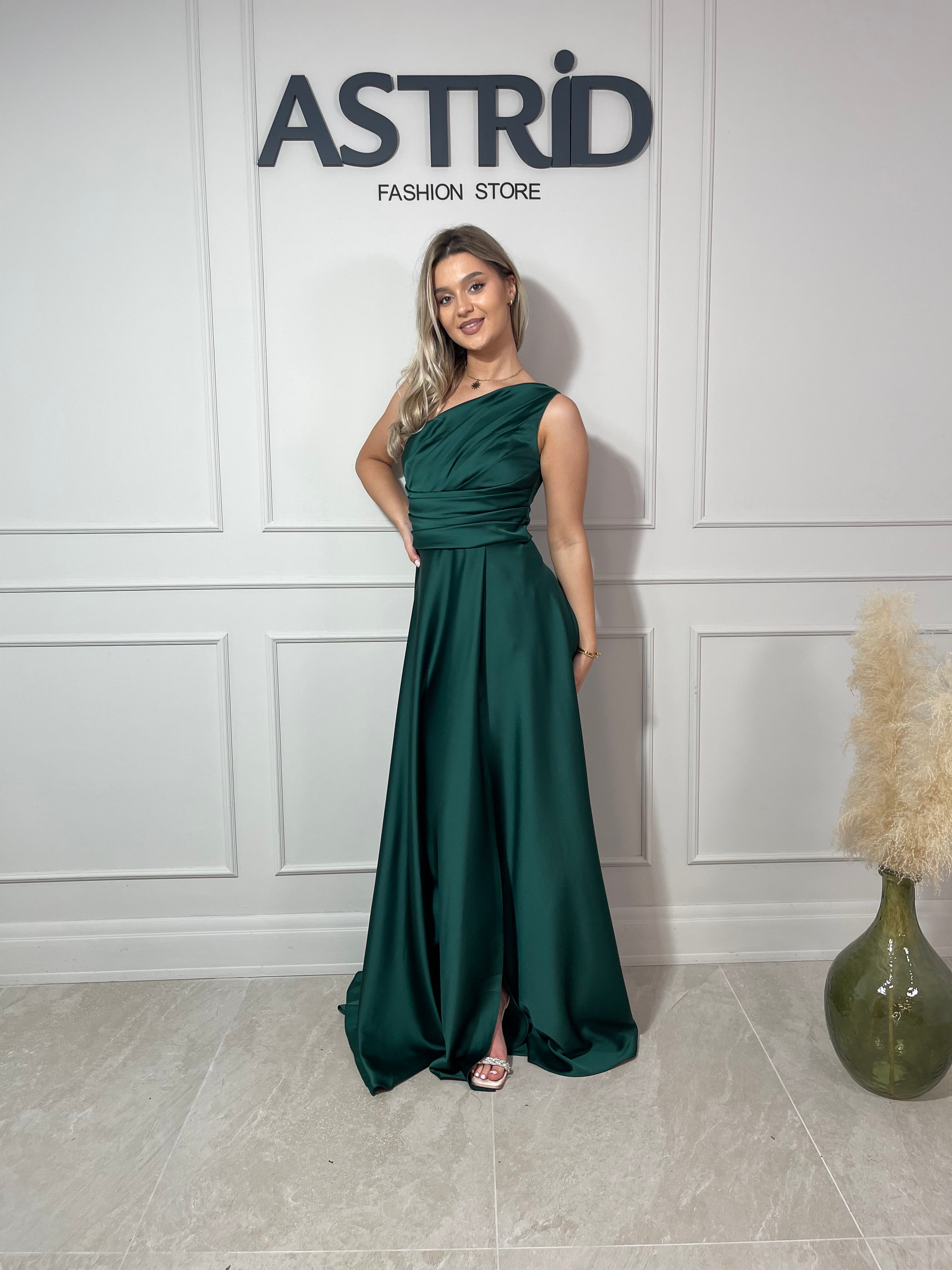 Rochie Jasmin lungă din satin pe un umăr falduri la bust și talie