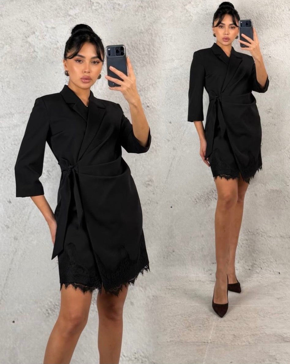 Rochie Flavia scurtă petrecută cu cordon în talie și dantelă