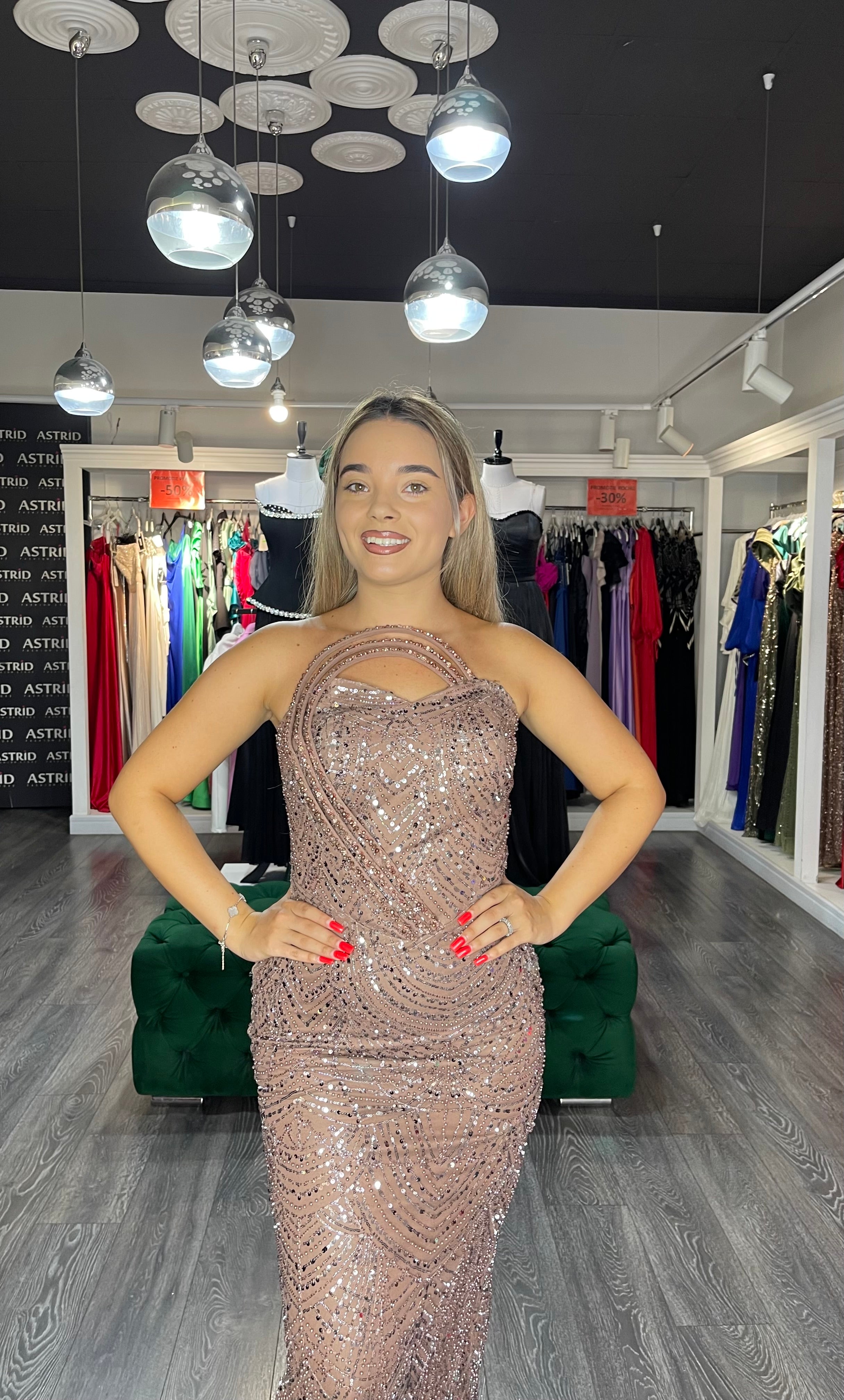 Rochie Bella lungă aplicații paiete și pietre la bust
