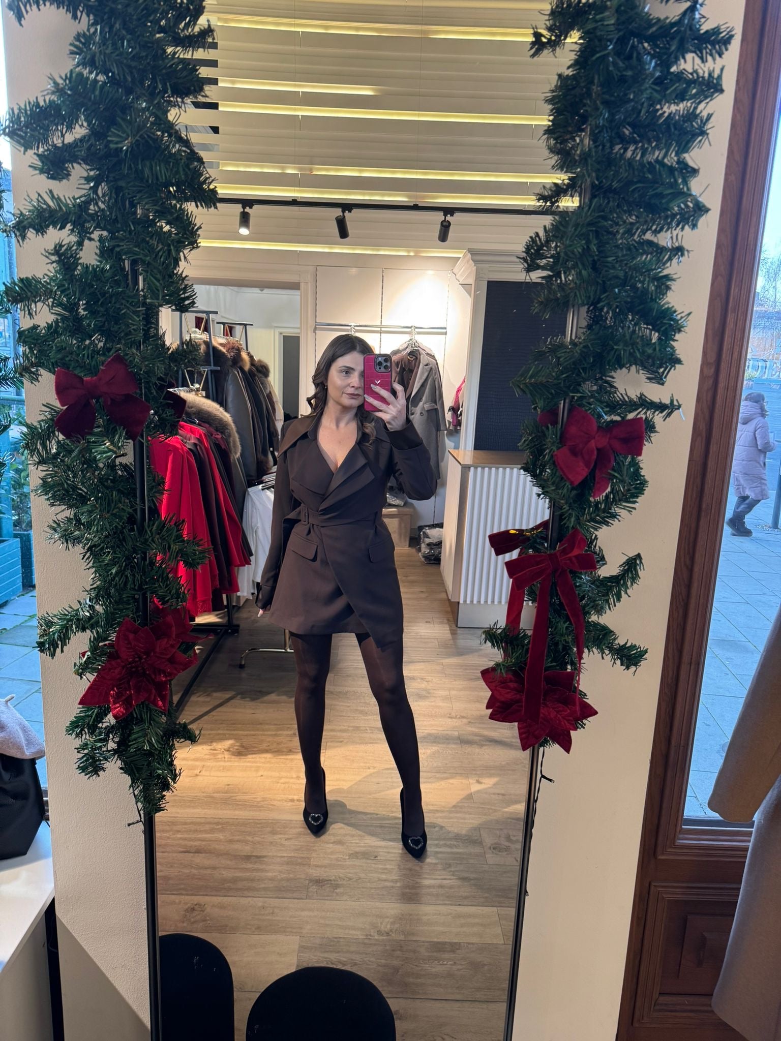 Rochie Olivia scurtă petrecută cu cordon în talie