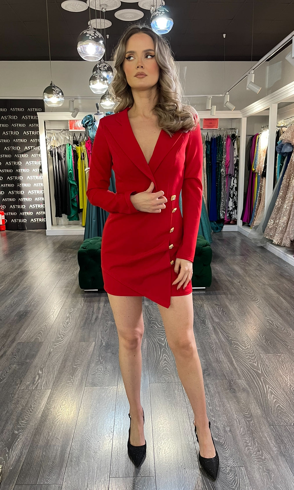 Rochie Elisa scurtă cu nasturii aurii și mânecă lungă