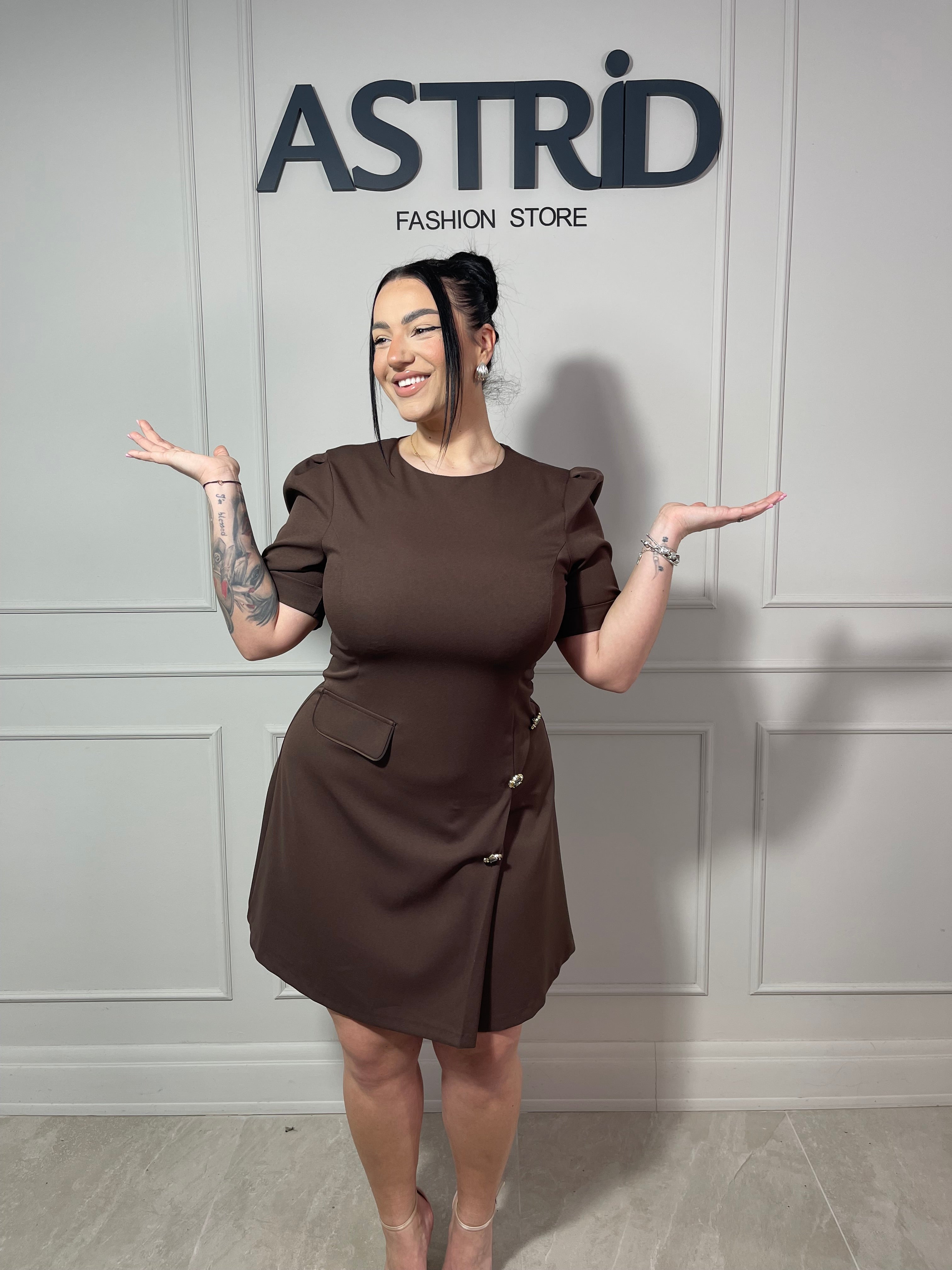 Rochie Alma scurtă cu nasturi aurii și buzunar