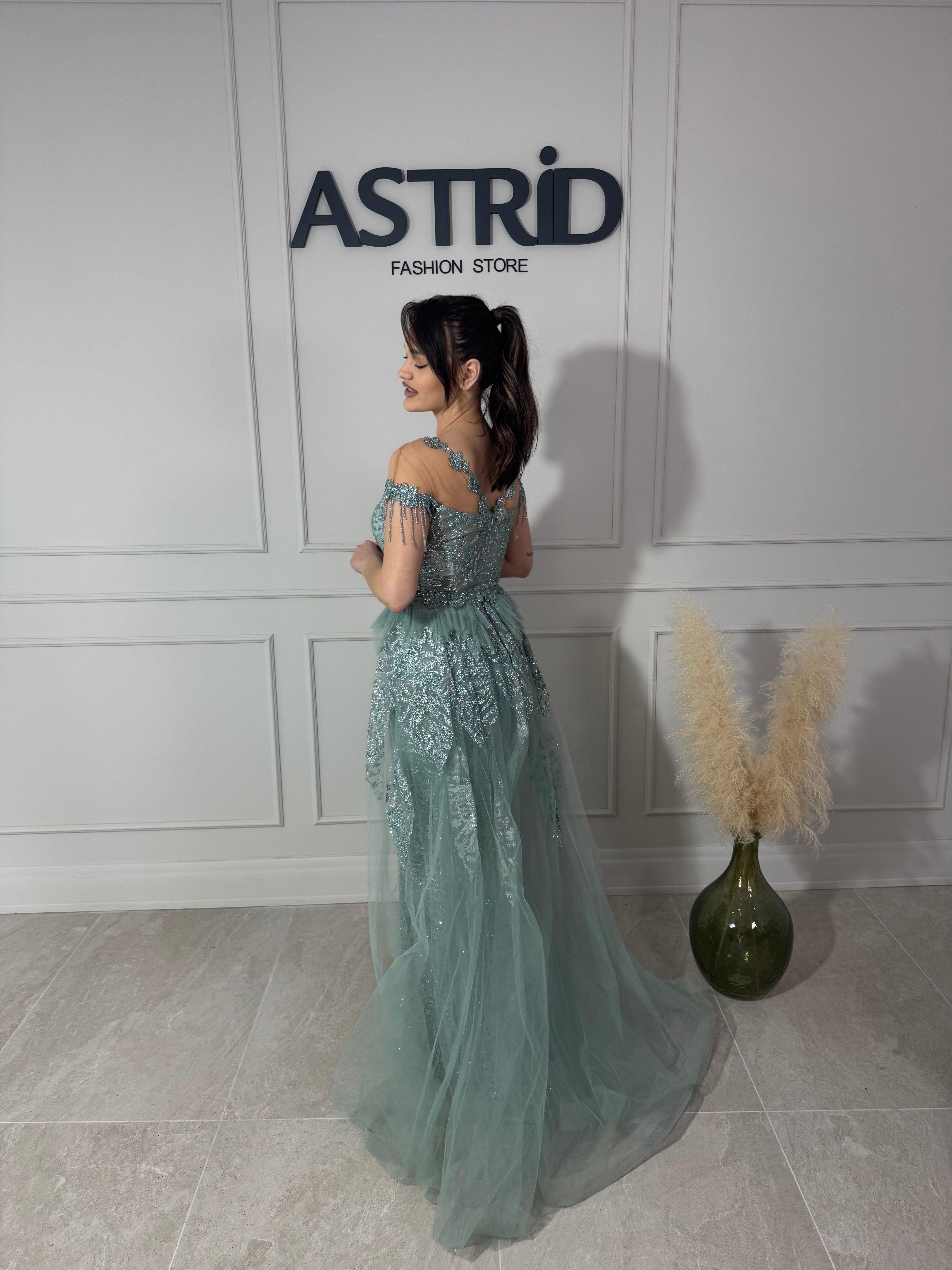 Rochie Hannah lungă aplicații pietre sclipici trenă din tiul și crăpătură pe picior