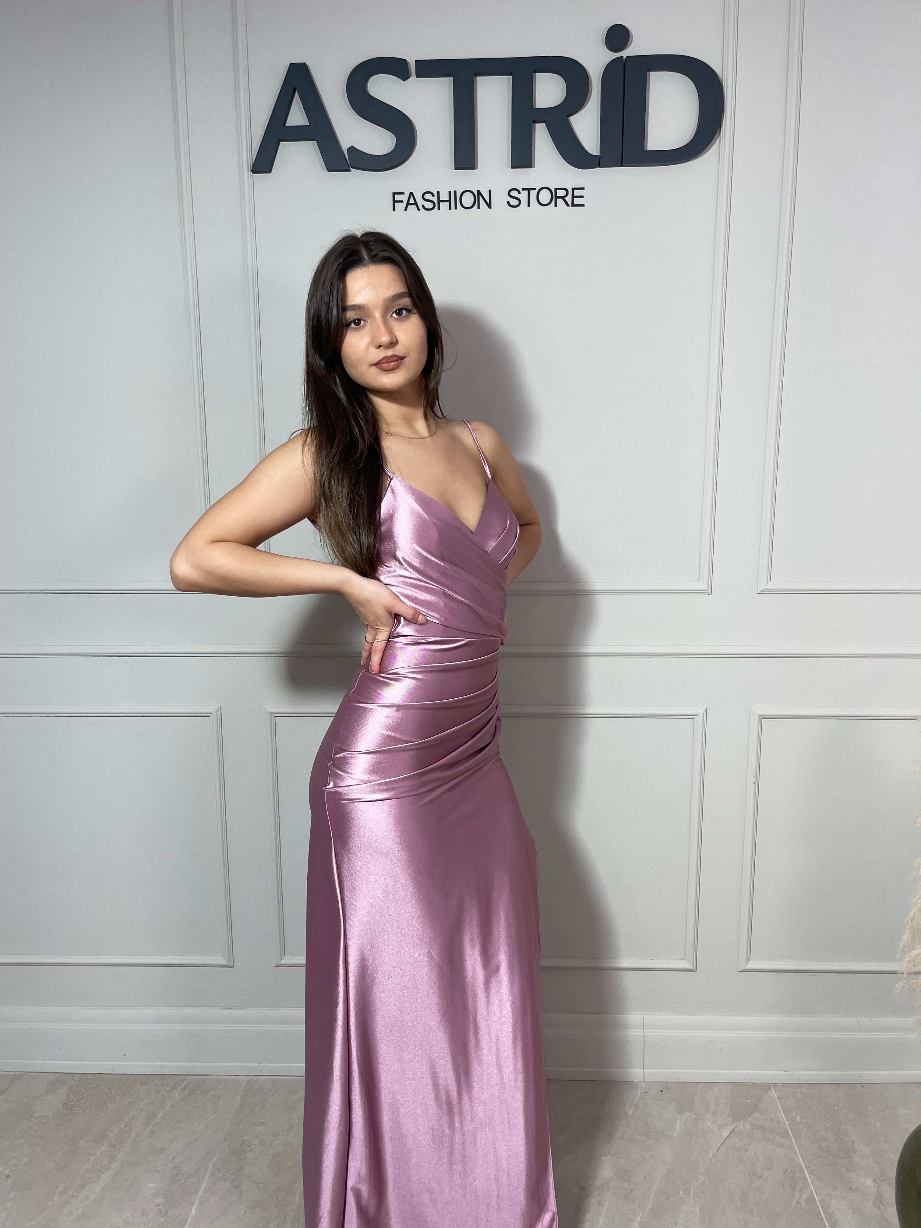 Rochie Devon lungă din licra pe corp crăpătură pe picior și corset la spate