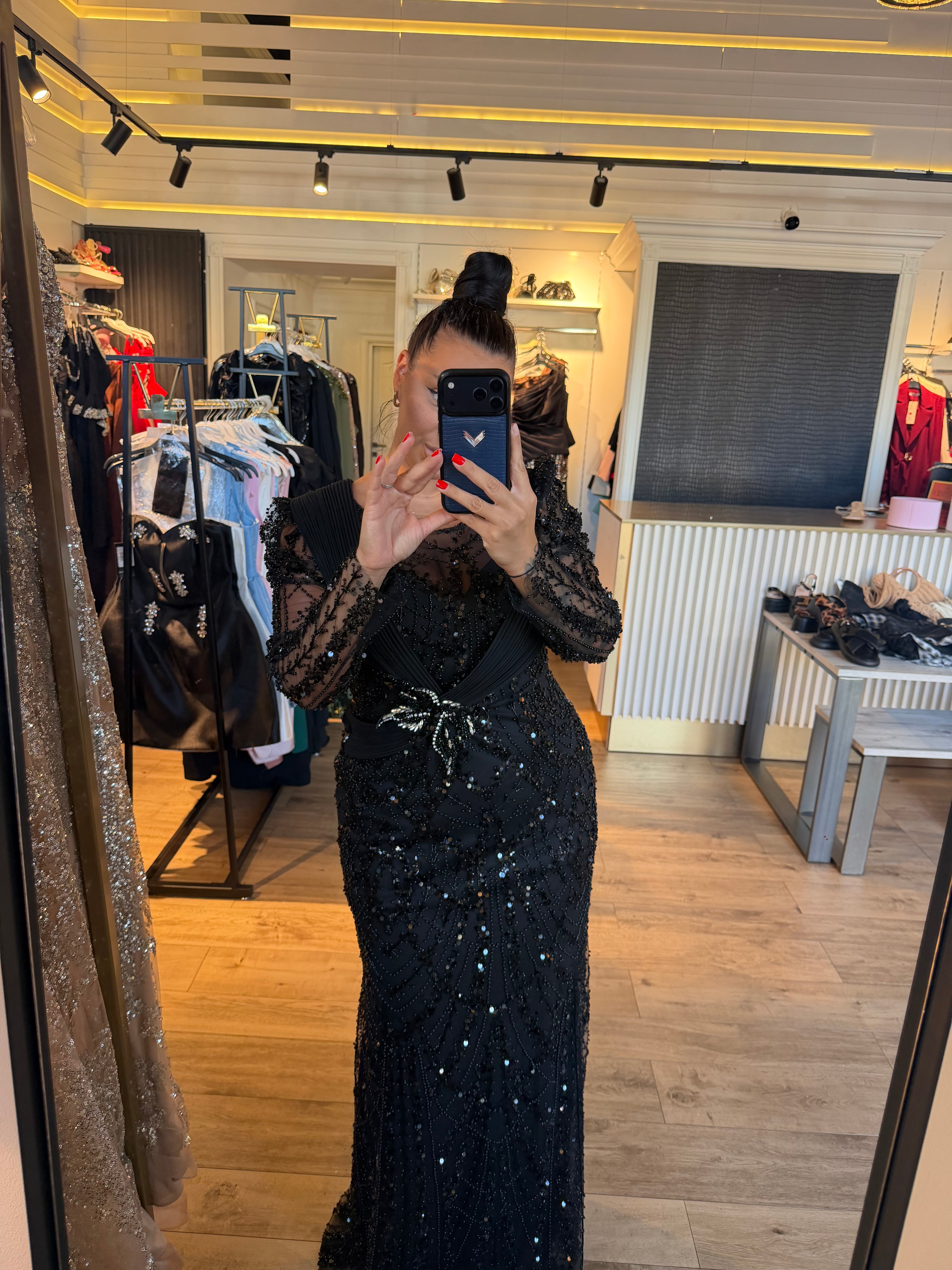 Rochie Aurora cu maneci lungi si aplicatii pietre si perle