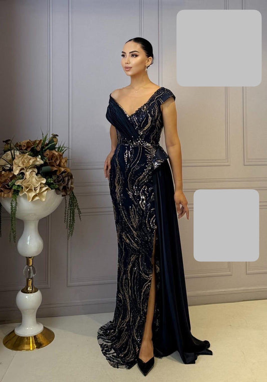 Rochie Otilia lungă aplicații paiete și trena laterală