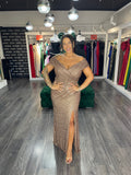 Rochie Melanie lungă decolteu tip bărcuță și aplicații mărgeluțe mici