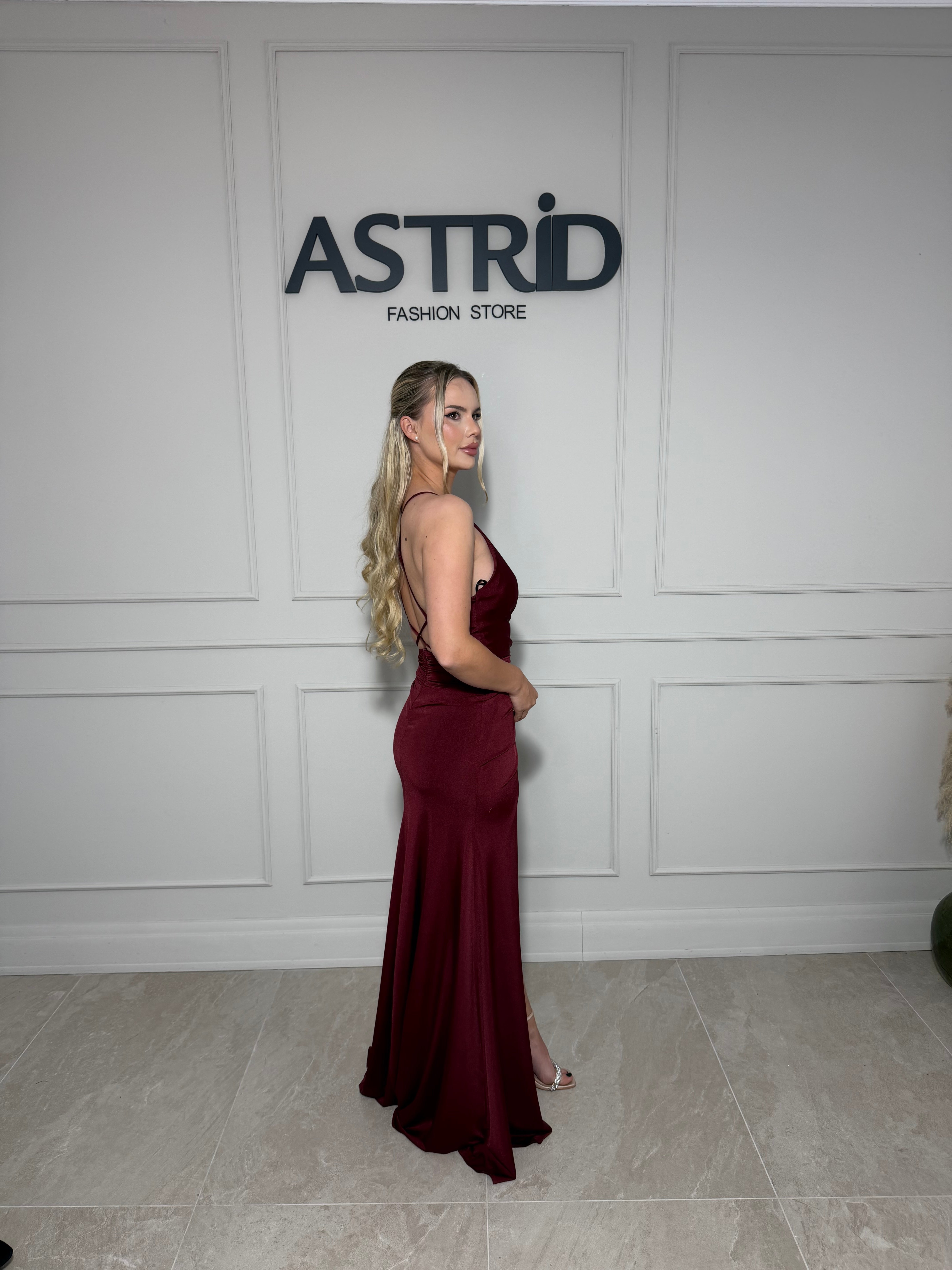 Rochie Roberta lunga din licra cu accesoriu auriu in talie si spate gol