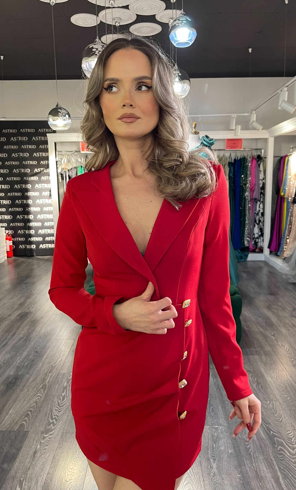 Rochie Elisa scurtă cu nasturii aurii și mânecă lungă