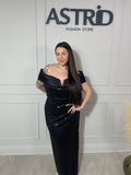 Rochie Selena lungă neagră cu aplicații paiete si decolte tip bărcuță