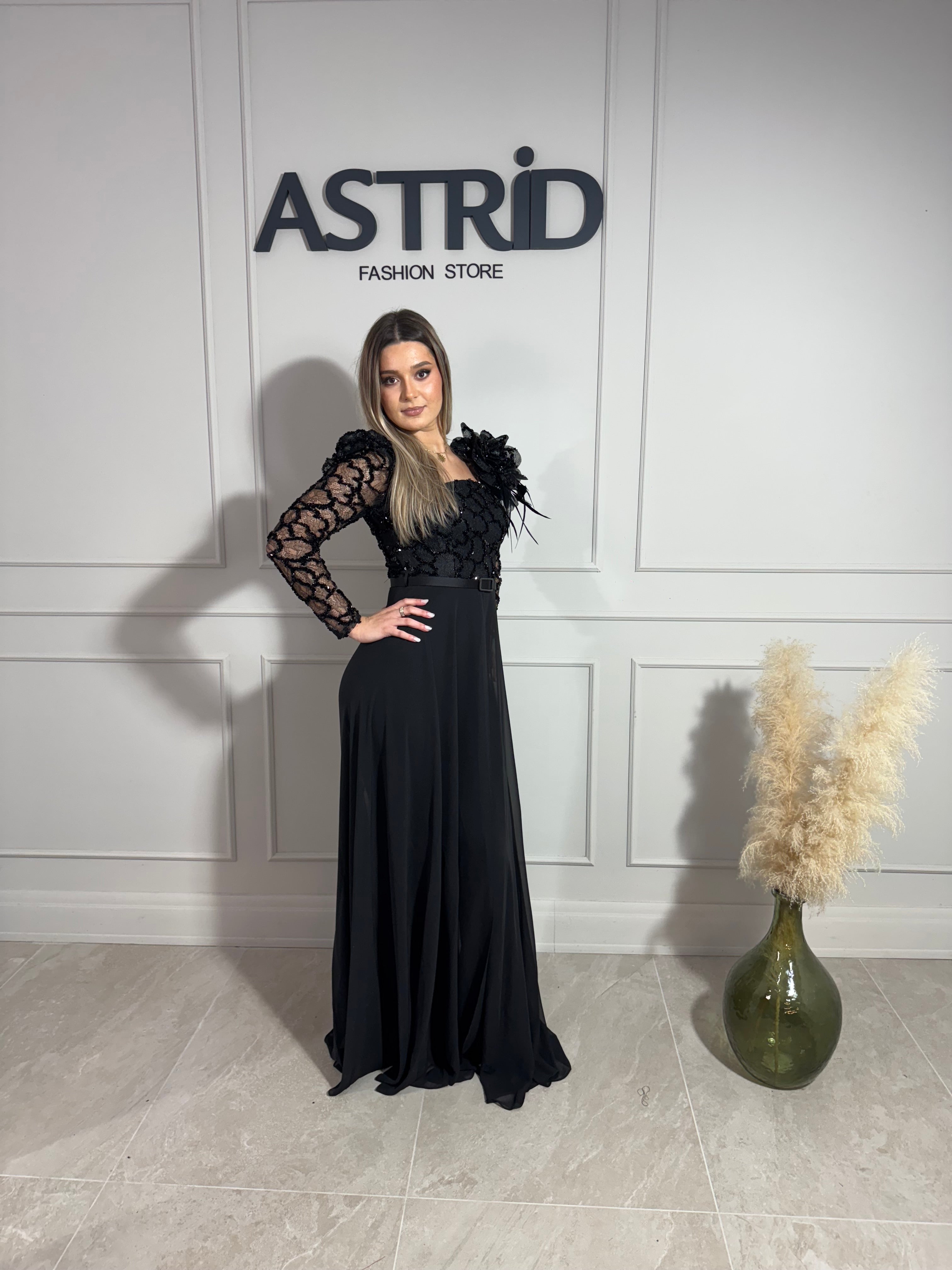 Salopetă Clara mânecă lungă voal peste pantalon și floare pe umăr