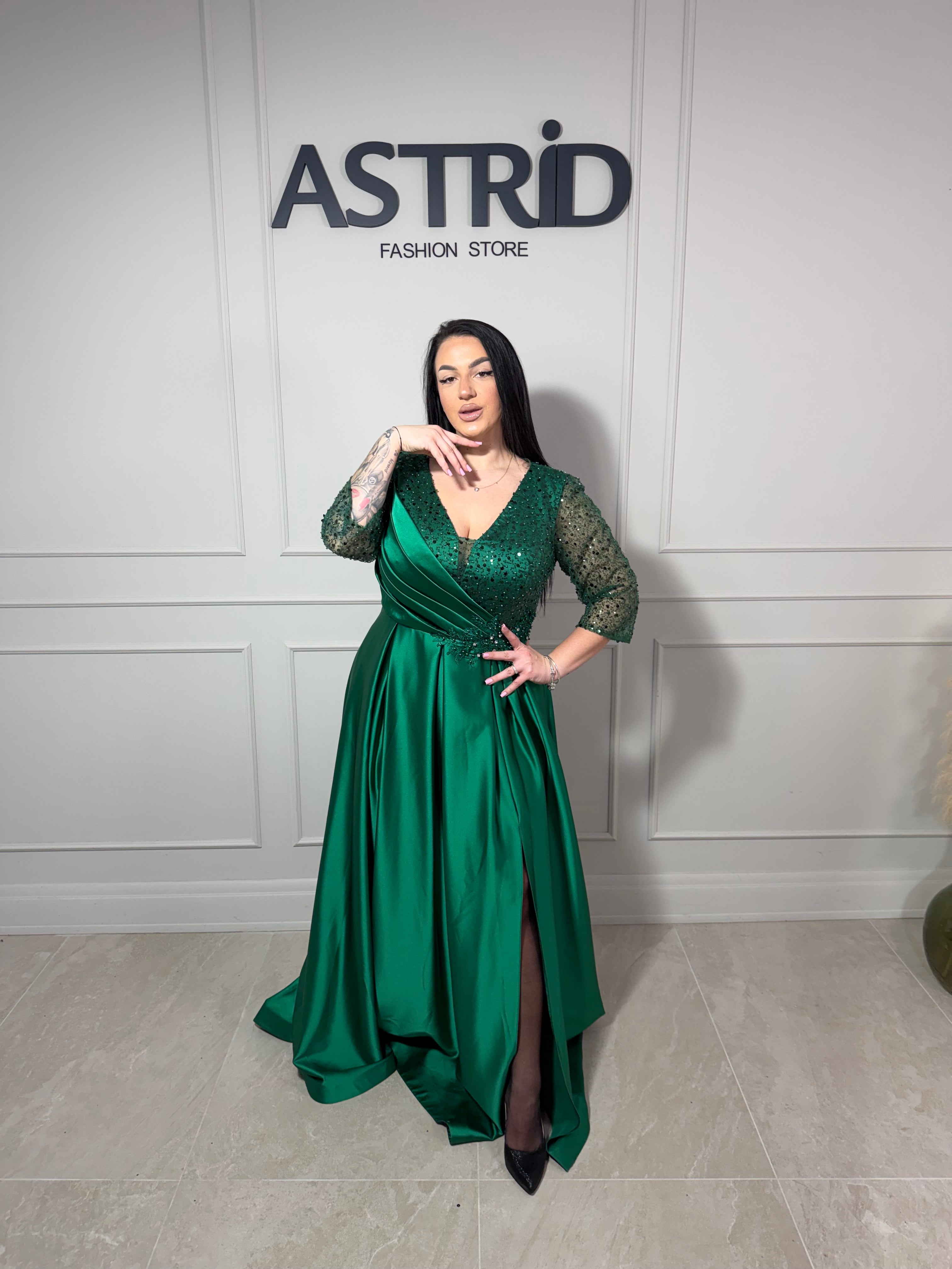 Rochie Helga lungă din satin aplicații paiete și mânecă 3/4