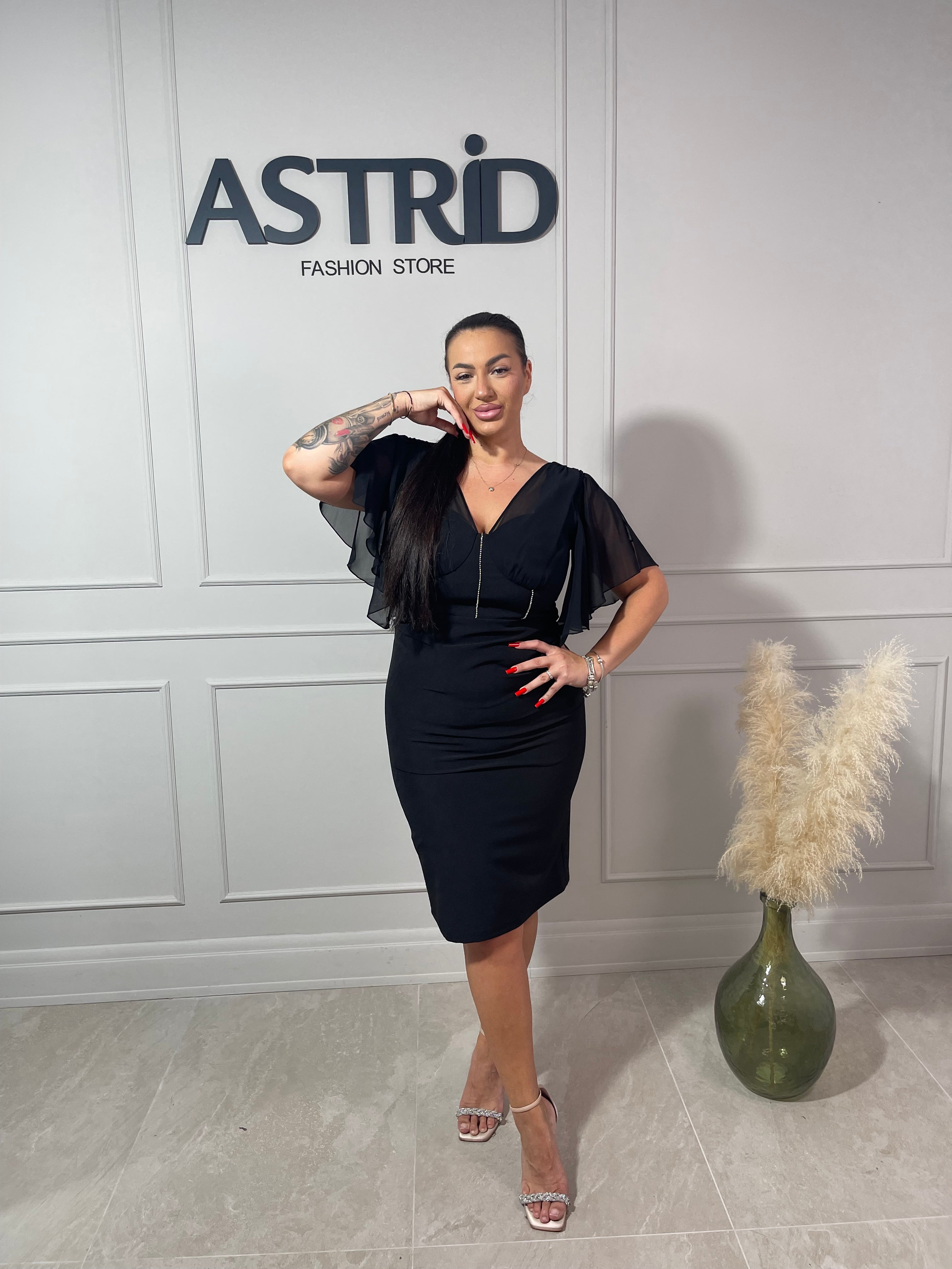 Rochie Damira midi neagră mânecă despicată din voal aplicații pietre la bust
