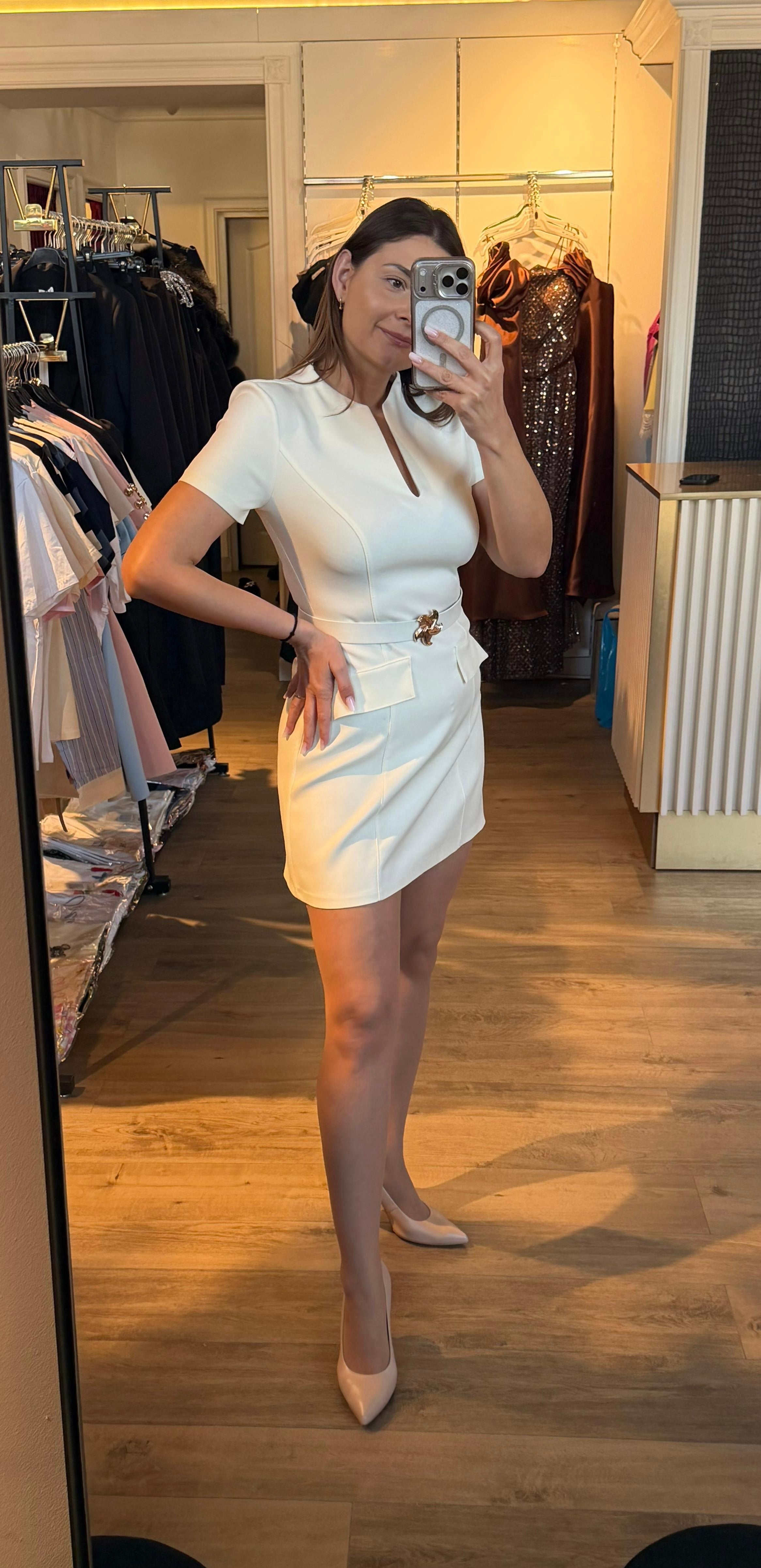 Rochie Alma cu mânecă scurtă decolteu la baza gâtului și curea în talie