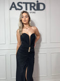 Rochie Zaya lungă neagră pe corp tip corset accesoriu auriu în talie