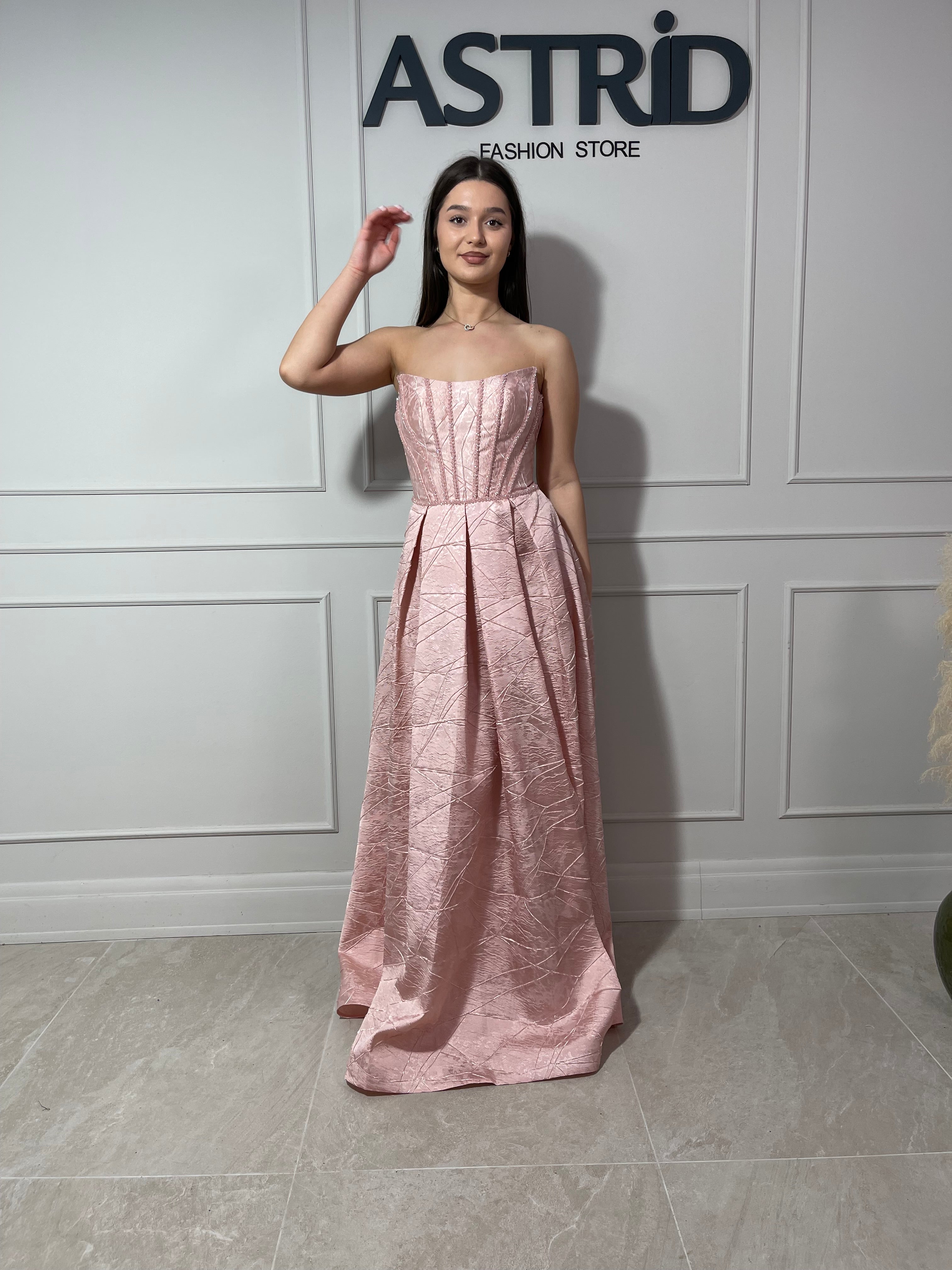 Rochie Leila lungă tip corset aplicații pietre la bust și crăpătură pe picior
