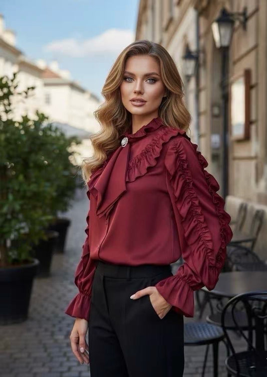 Cămașă Flame din satin cu volanase pe mânecă și broșă la gât