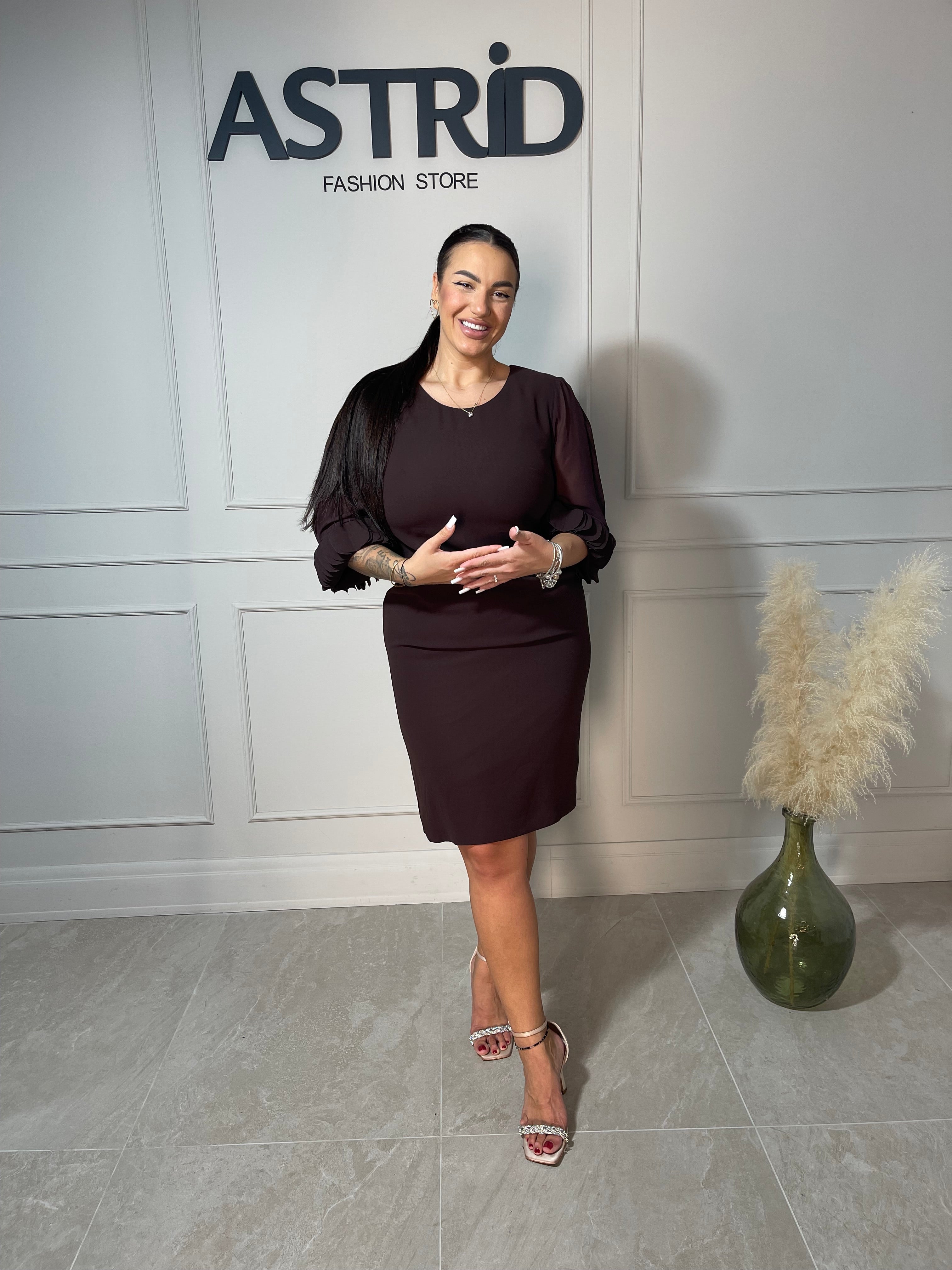 Rochie Layla scurtă mânecă 3/4 cu aplicații petale