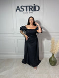 Rochie Sevim lungă neagră cu trenă aplicații paiete și mânecă căzută