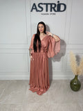 Rochie Sofia lungă mânecă clopot și accesoriu floare la talie