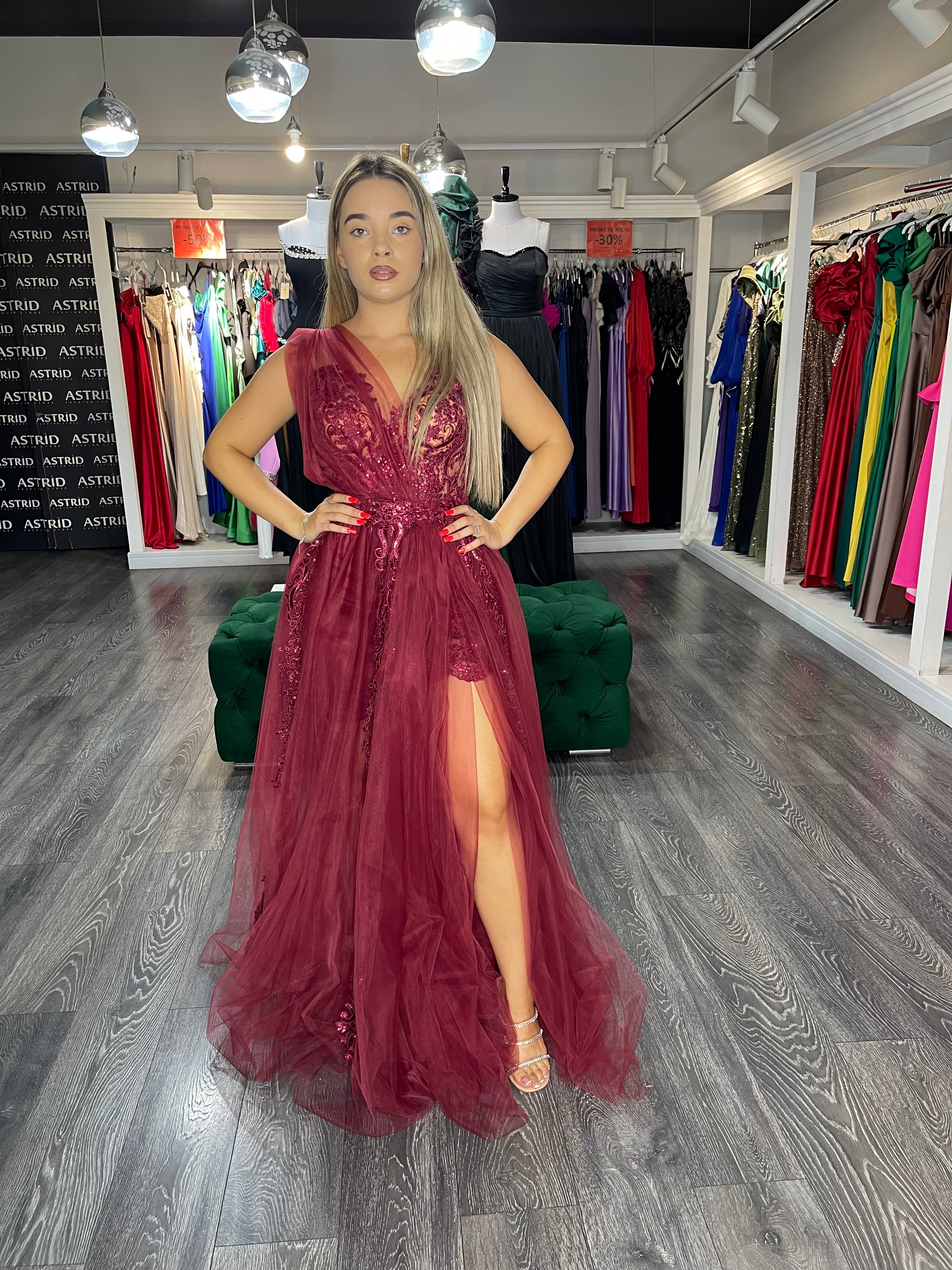 Rochie Alexia lungă din tiul falduri la bust și crăpătură pe picior