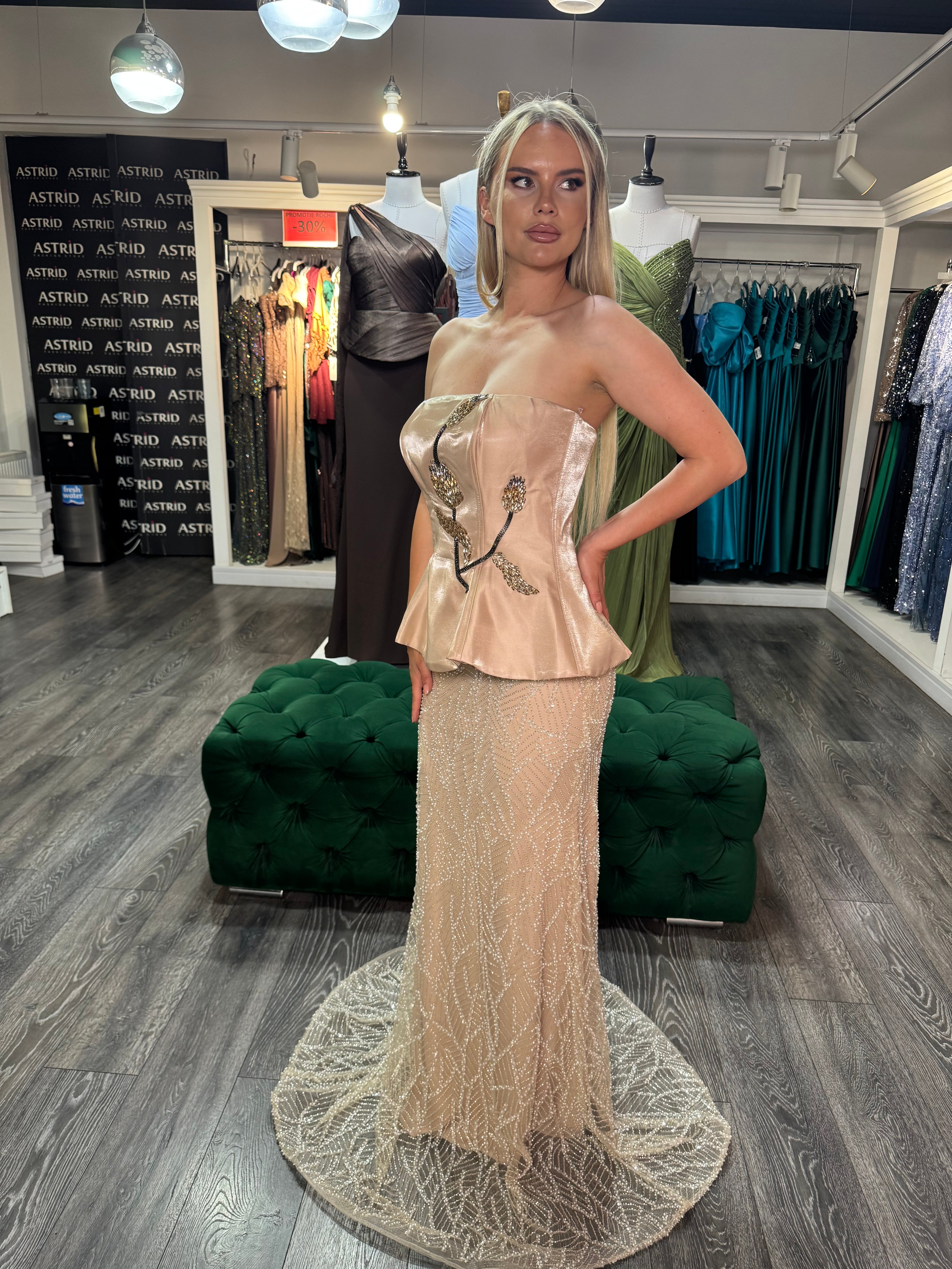 Rochie Goldie lunga auriu cu corset si fusta din pietre si paiete