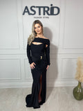 Rochie Vanessa lungă neagră crăpătură pe picior accesoriu auriu în talie și mânecă detașabilă