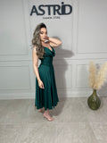 Rochie Kim midi din satin bust căzut și bretele subțiri