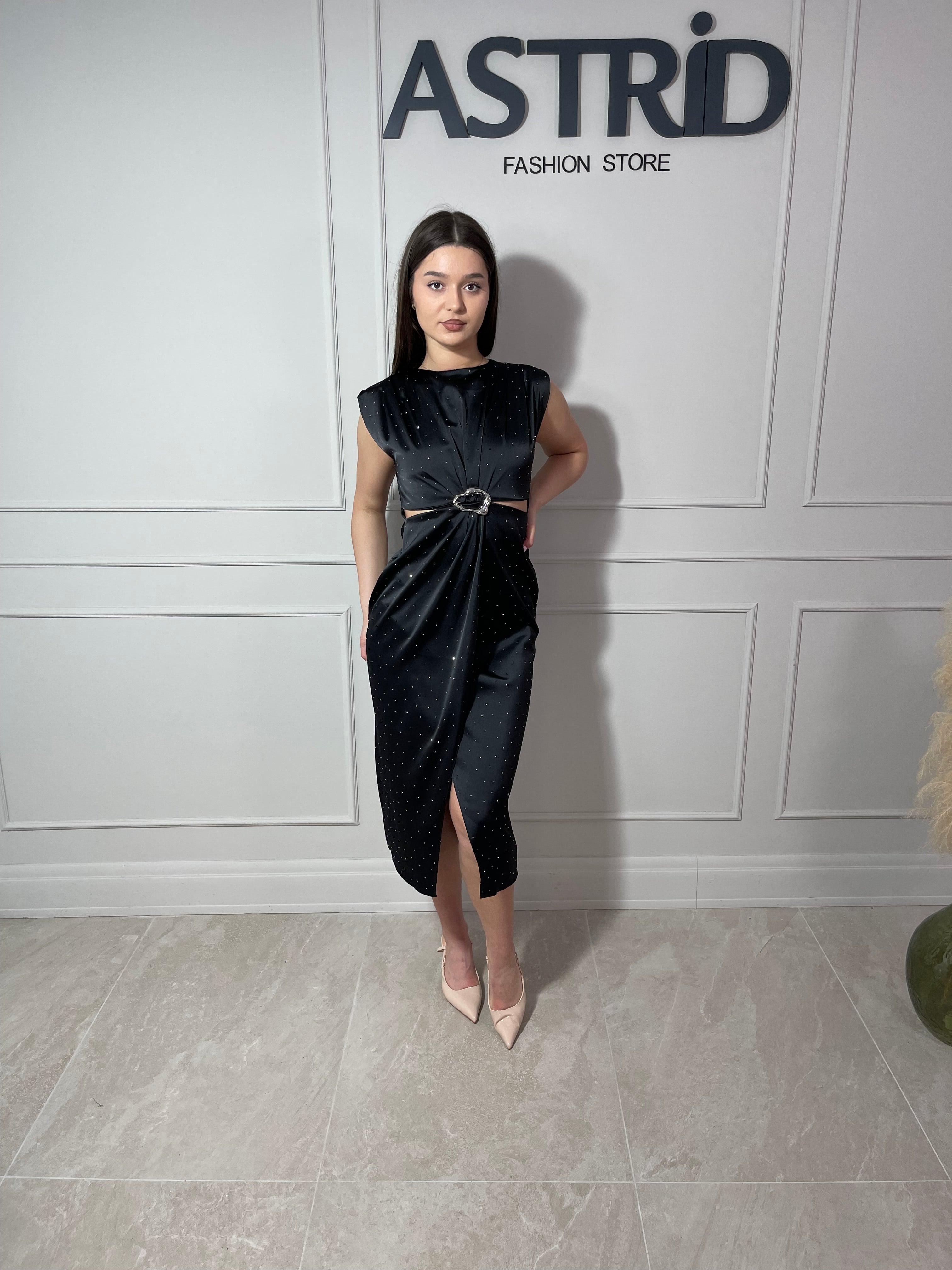 Rochie Paloma midi decupaj talie și aplicații pietre